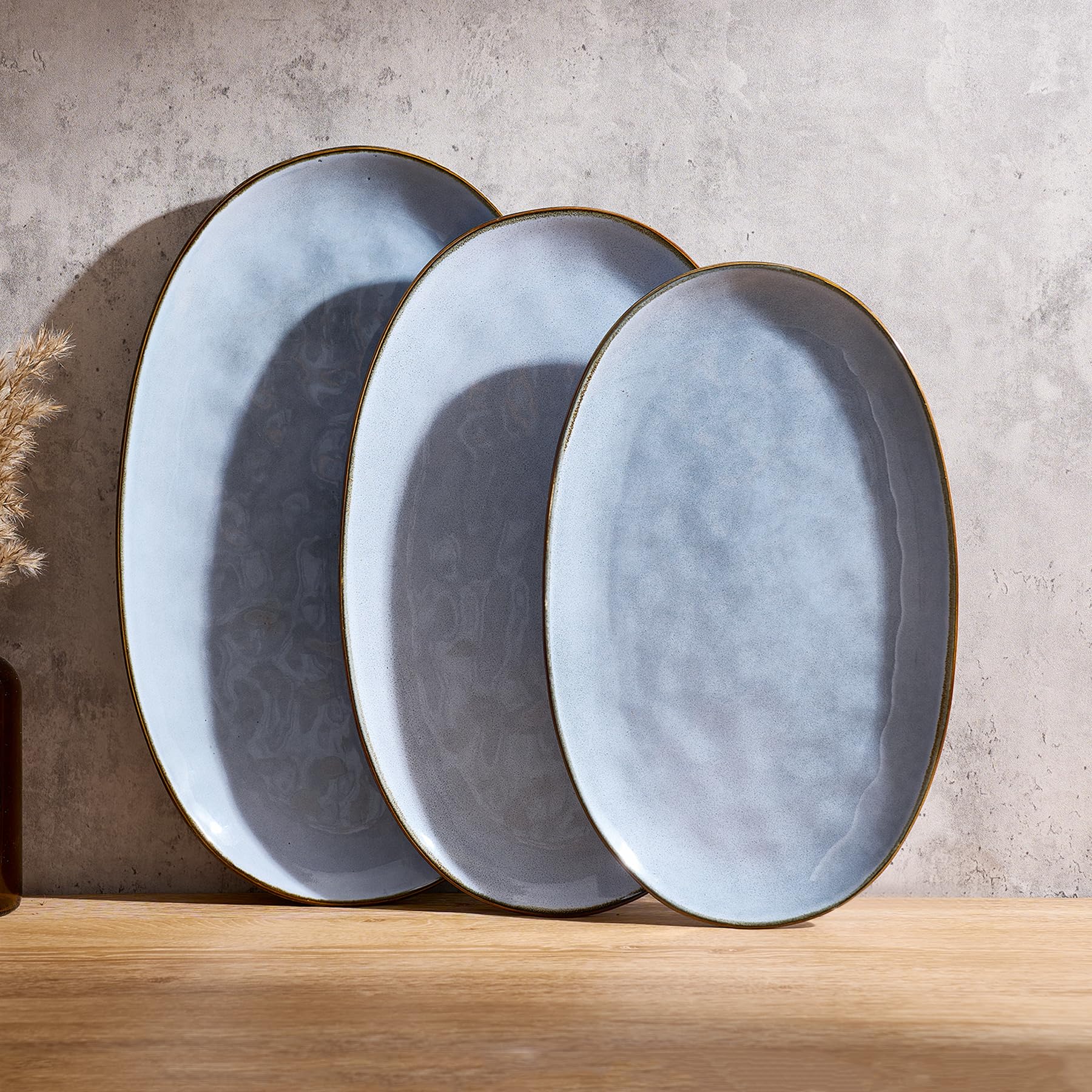 Plateaux de service ronds bleu famiware en grès d'exception pour la table