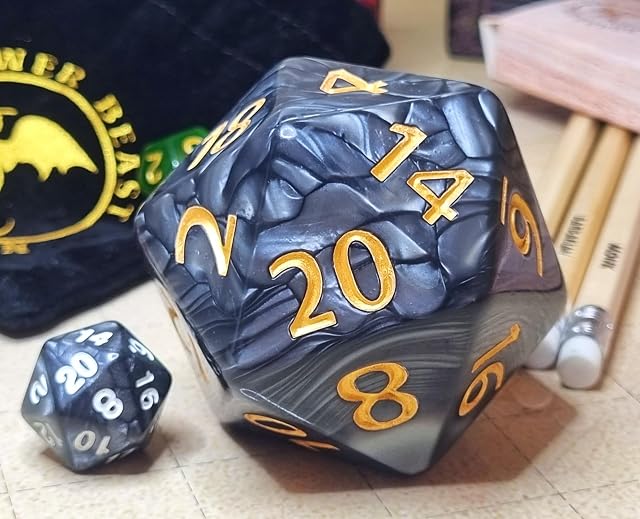 Foto 5 de 6 de Power Beast Dungeon Dado Gigante D20 de 55mm + Bolsa para Dados, Grande para Dungeons and Dragons, Poliedricos