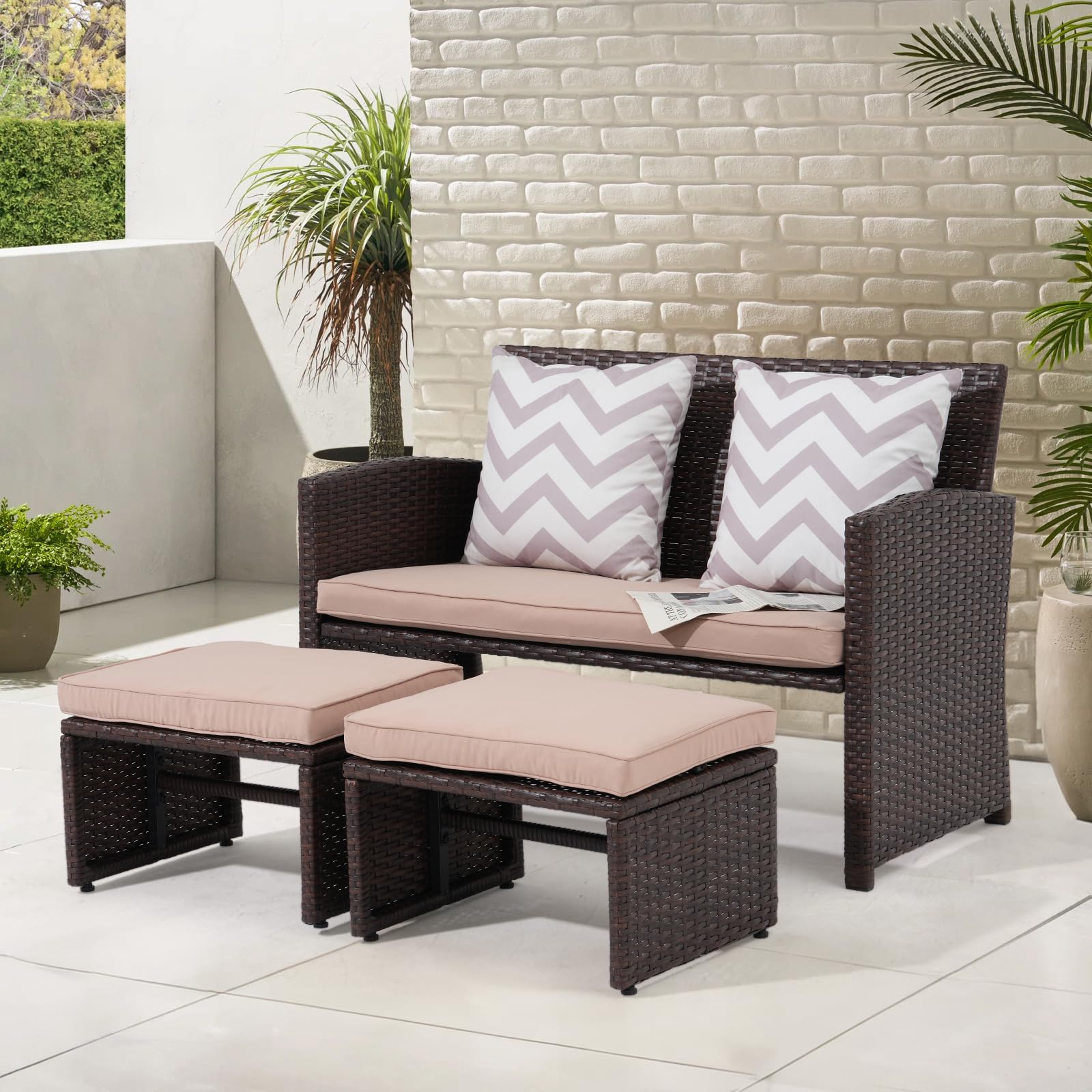 OC Orange-Casual Outdoor Loveseat, 3-TLG Terrassenmöbel-Set, Allwetter Rattan Gartenbank mit 2 Hocker, Braun Rattan&Beige Kissen