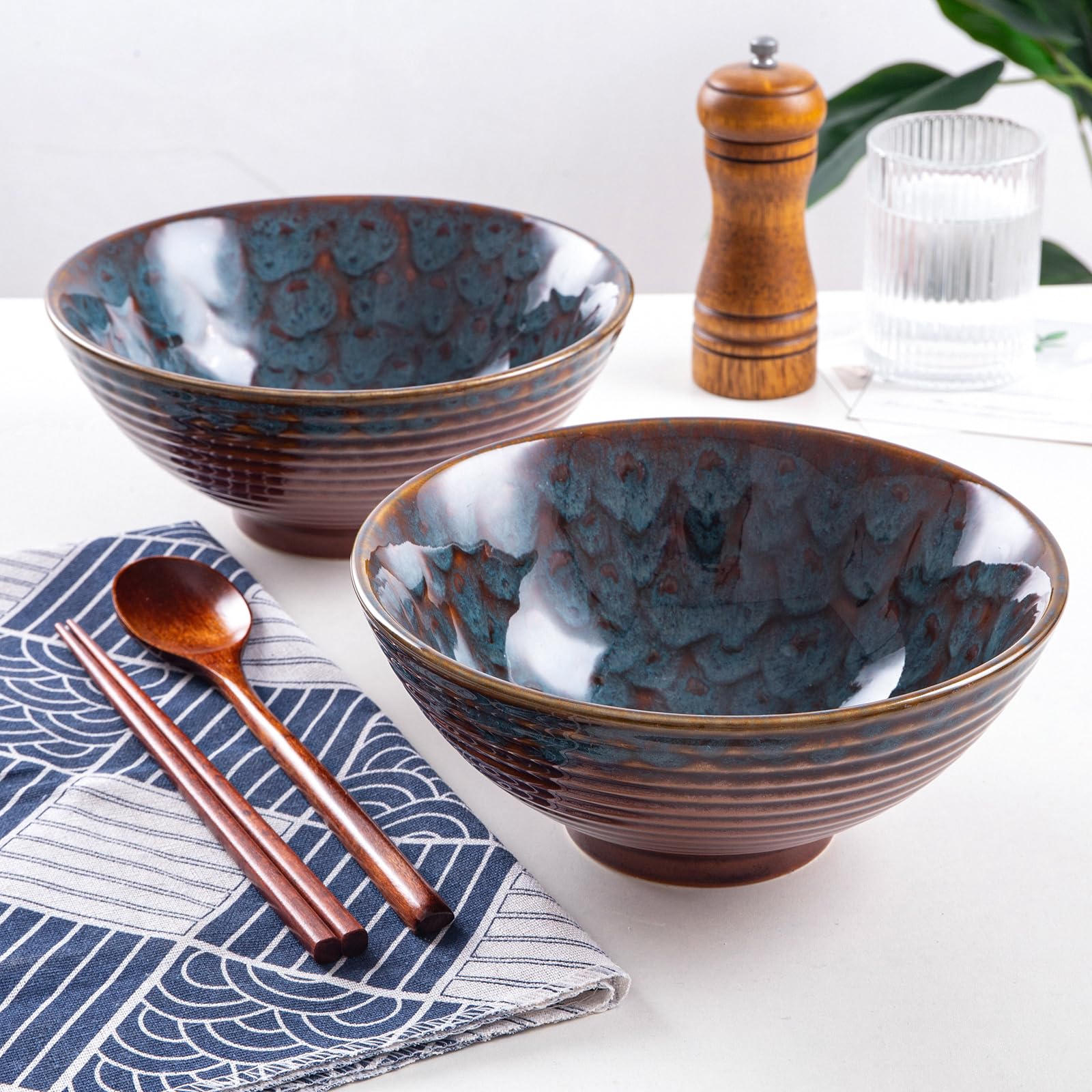 NUTRIUPS 1200 ml Keramische ramenbowl, set van 2 noedelkommen met eetstokjes en lepels (Agate Red