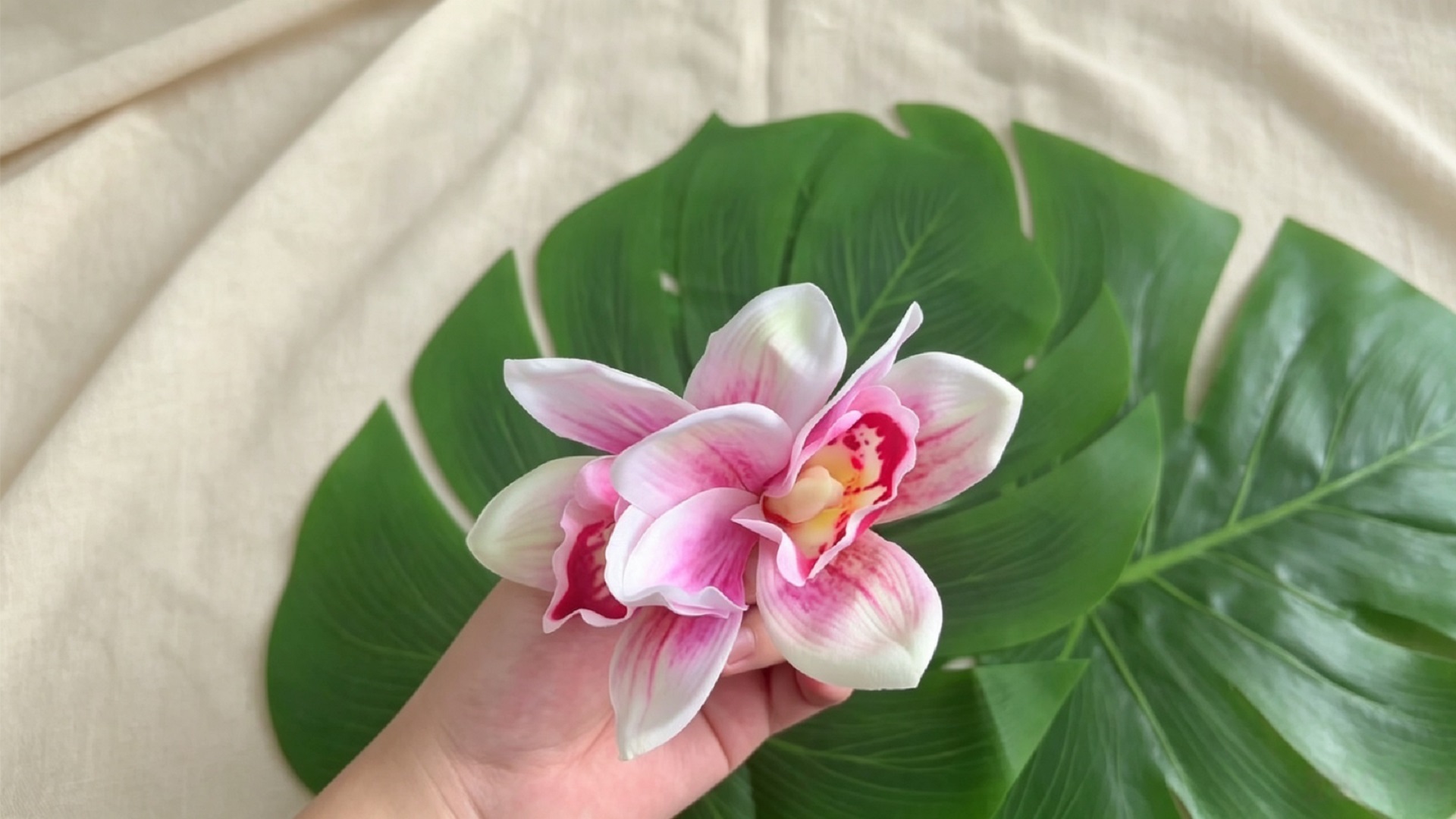 Amazon.com : Flower Hair Clips for Women, Pink Orchid Flower  display picture 2