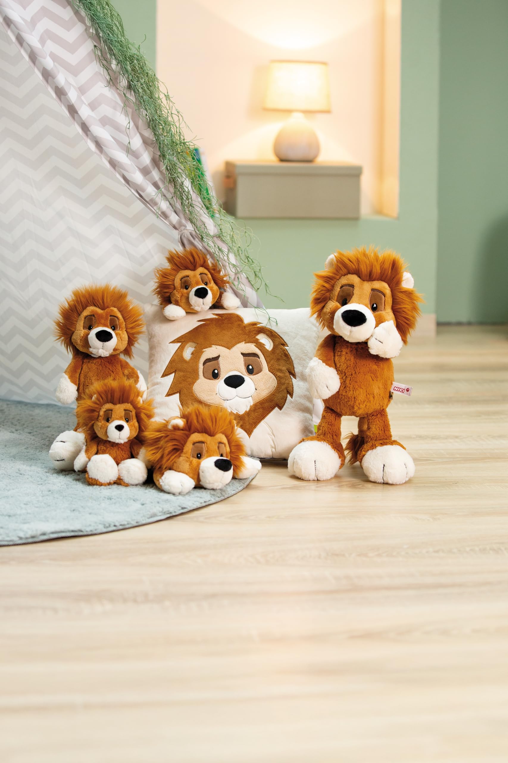 NICI Cojín león 30 x 30 cm, marrón - 62750 | cojín de peluche suave para niños y adultos, cojín de peluche ideal para casa, guardería o para llevar de viaje