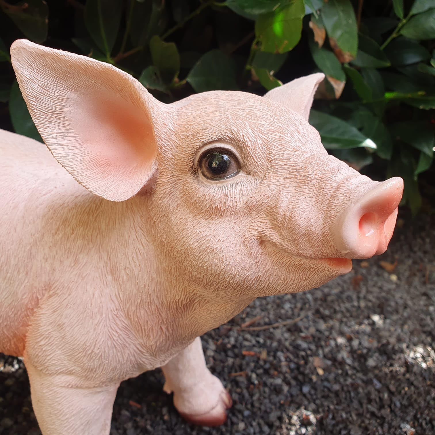 Figurine de jardin en forme de tête de cochon debout - 23 cm - Figurine de porcelet pour le jardin - Décoration résistante aux intempéries