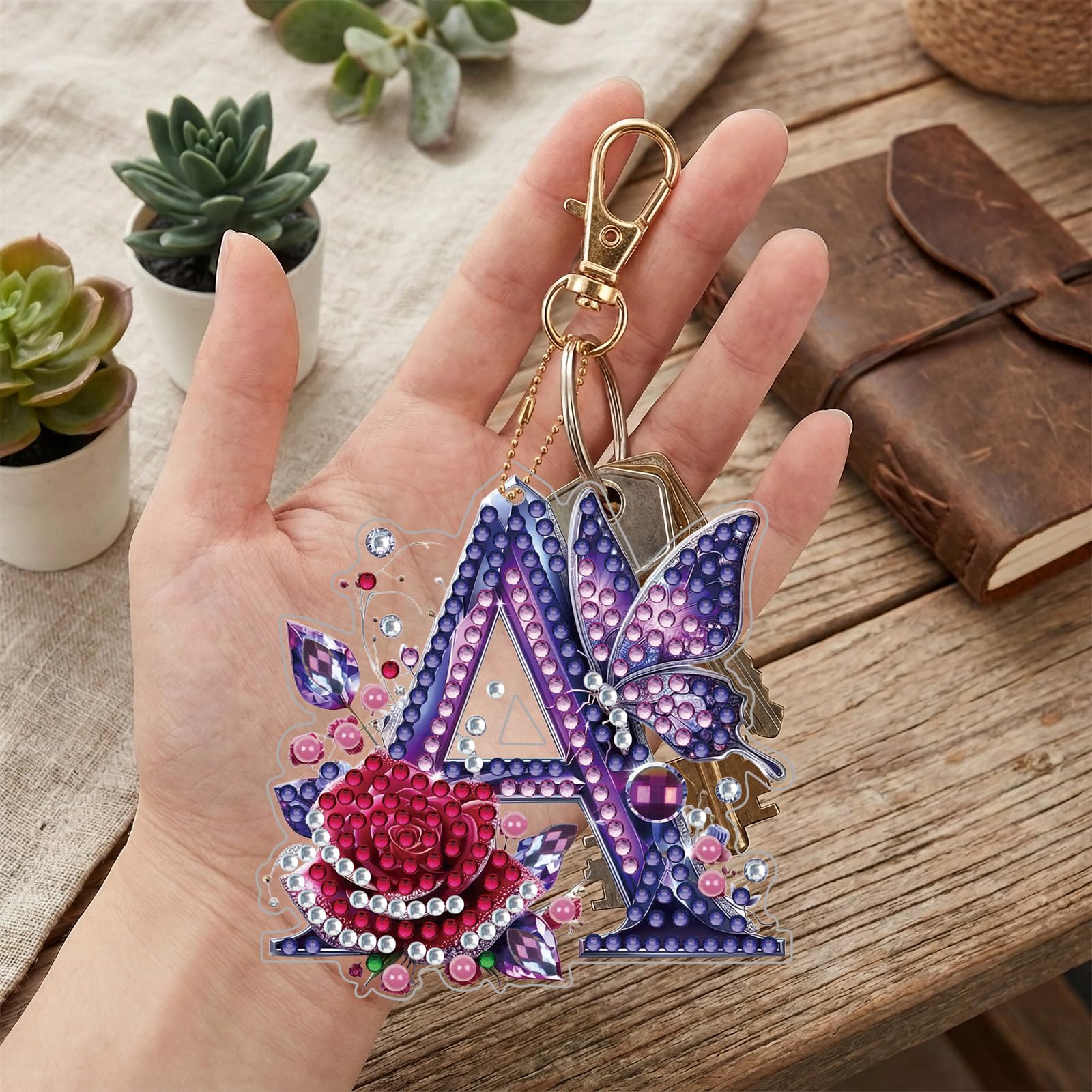 CustmArti DIY Diamond Art Painting Schlüsselanhänger Set aus Acryl mit Lila Schmetterling Motiv als Kreativer Taschenanhänger für Anfänger und Gemeinsame Familien Bastelstunden-26 Letters