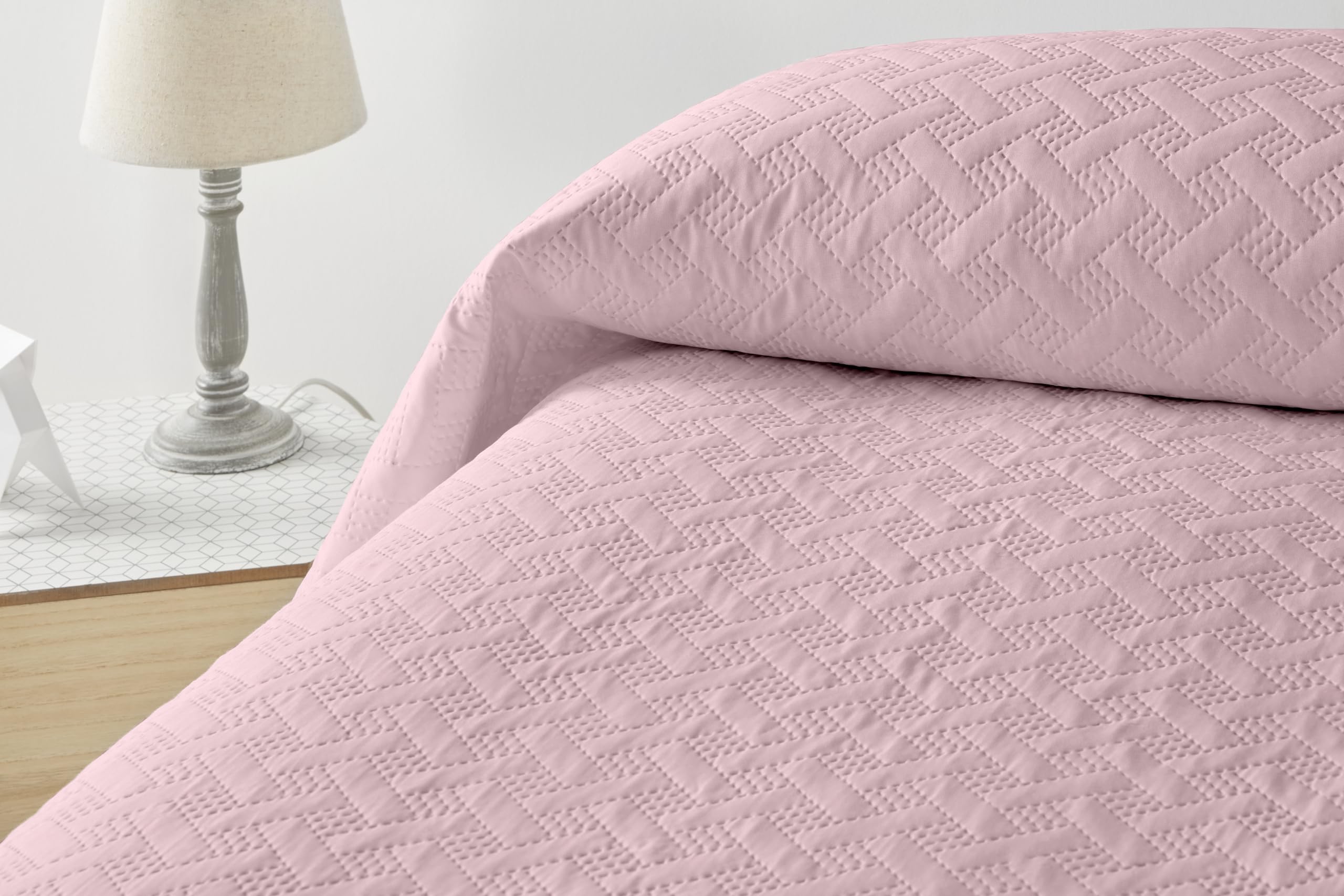 Degrees home Liso – Colcha Boutí Fina Cama 150 (250x260 cm) – Microfibra Extra Suave – Cubre Cama Multiusos para Todas Las Estaciones – Rosa