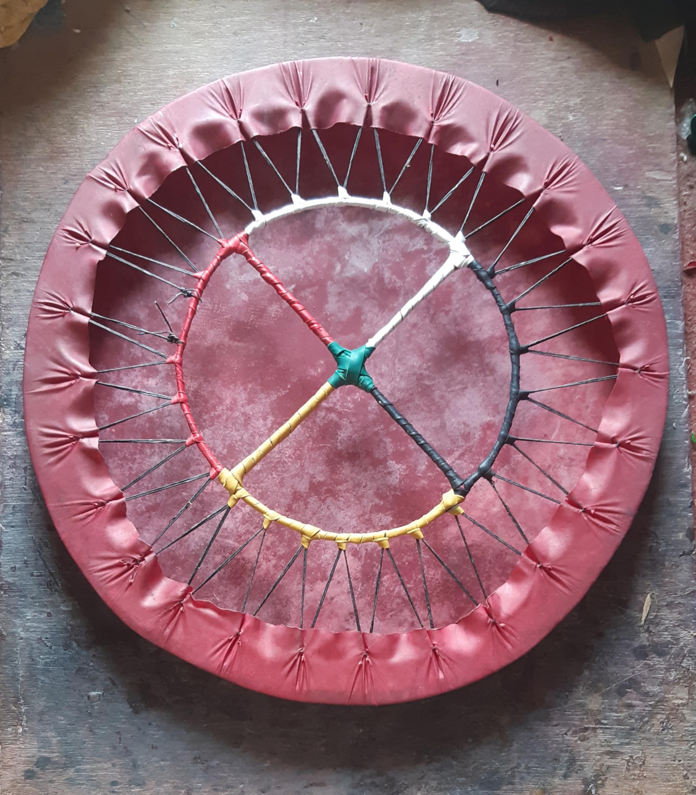 Tamburo nativo sciamanico da 35,6 cm, suono profondo e morbido, colore rosso ciliegia bufalo, tamburo sciamanico fatto a mano, percussioni, meditazione yoga, celebrazione eventi + battente, mazzuola