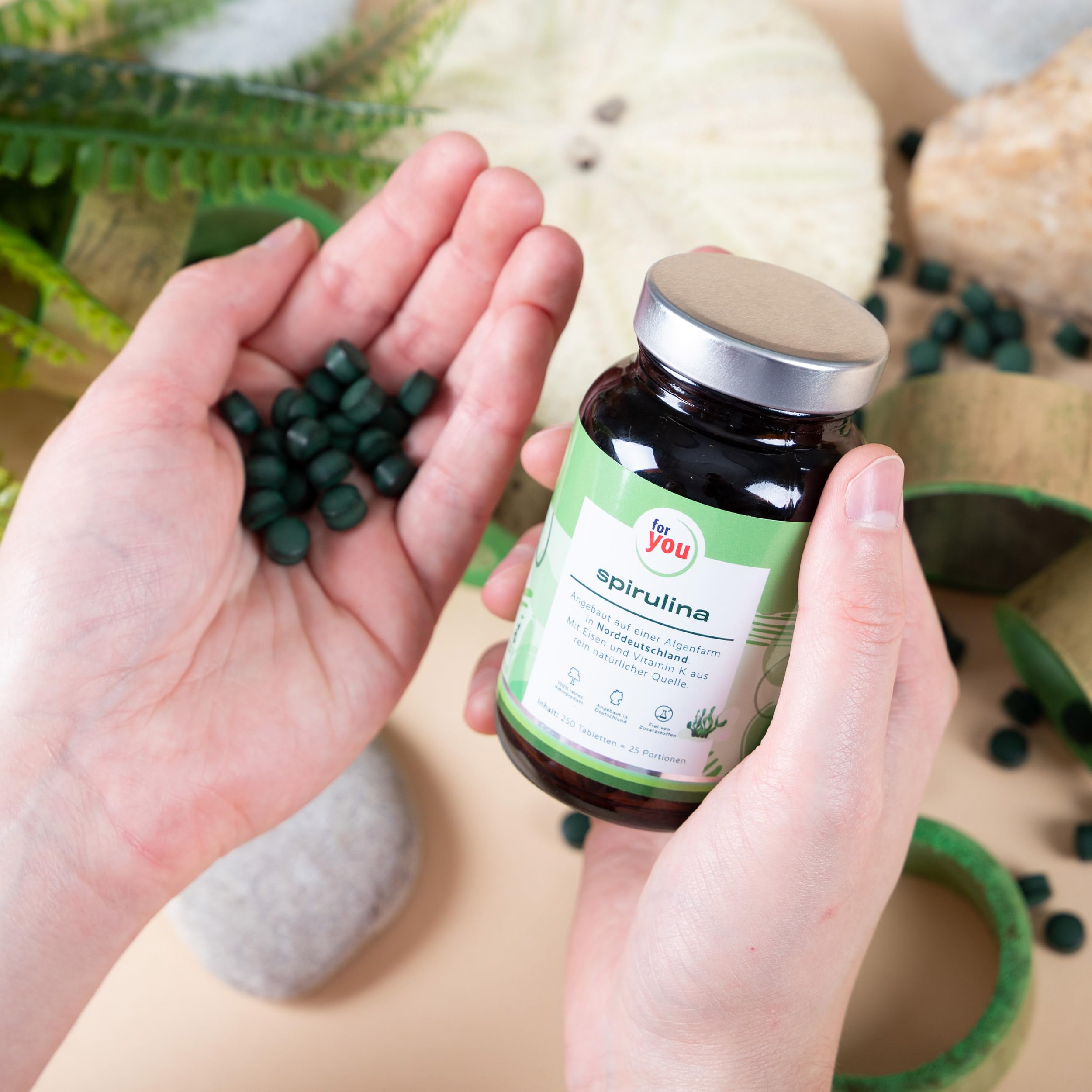 for you spirulina aus premium Algen in Norddeutschland - 250 Tabletten Spirulina Algen Presslinge - 100% reines Naturprodukt - Kontrollierter Anbau auf Algenfarm in DE - Mit Eisen & Vitamin K