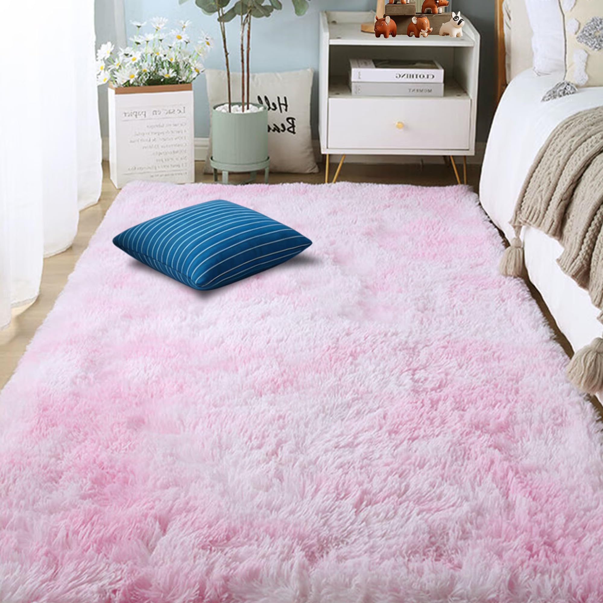 Tapis de salon moderne rose finies les glissades grâce au revêtement antichoc