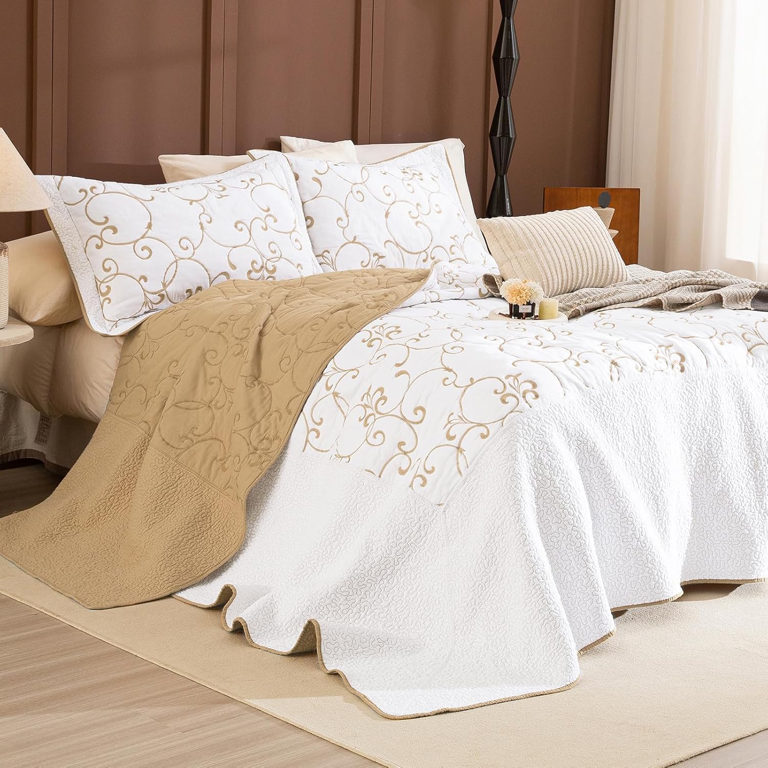 Sanracie Oversized King Quilt 128"x120",100% Cotton California King Bedspreads Extra Large Lightweight Embroidery Pattern Bedding Coverlet Set 3Pcs Gold and White Quilted Bedding Set All Season Extra Wide Super King(128"x120") Embroidery Pattern