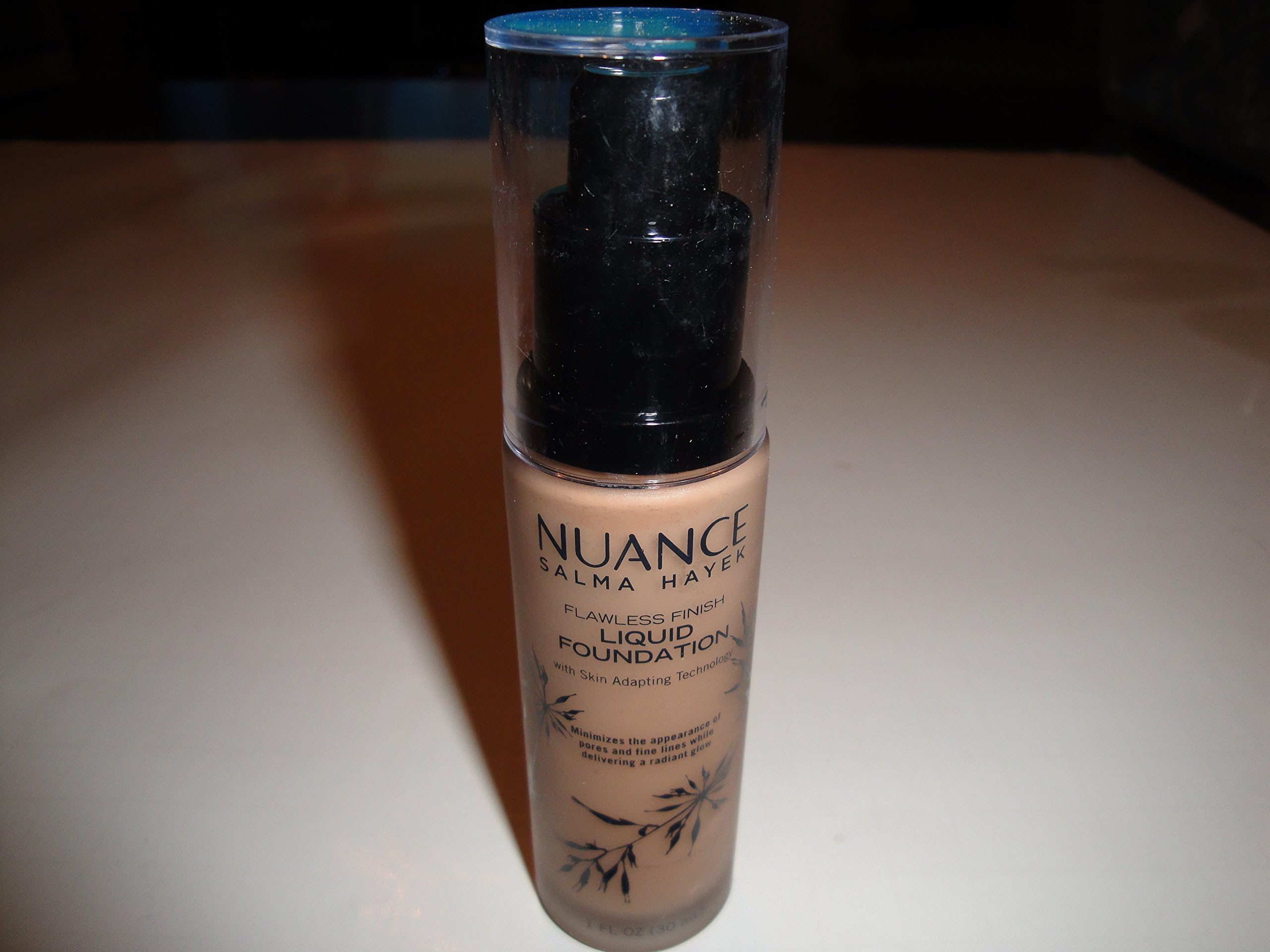 Nuance Salma Hayek ** Flawless Finish Liquid Foundation ** #282 Medium Cool **