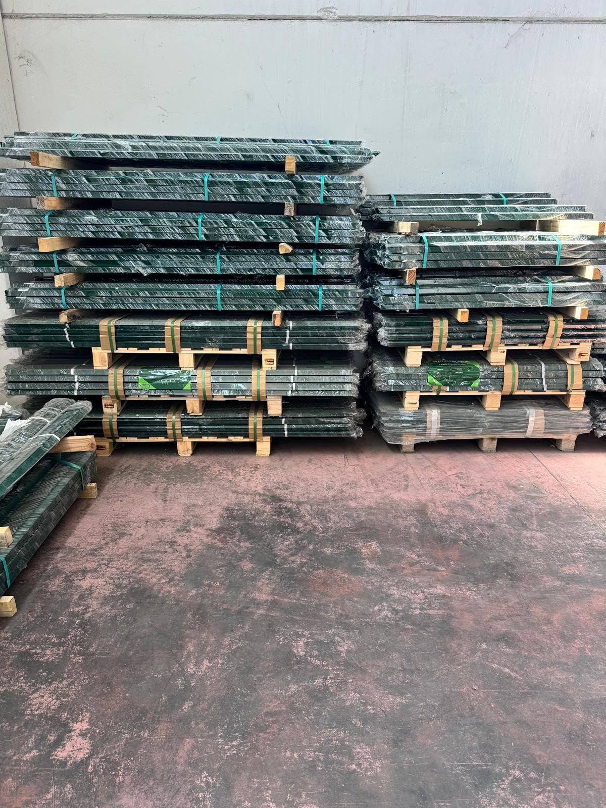 MED - 5 PZ Palo Paletto in ferro a T 30x30x3 mm Plastificato Verde per Rete Recinzione Metallica – Altezza 175CM – Robusto, Anticorrosione – TUTTE LE MISURE - MADE IN ITALY (5 PZ H. 175 CM)