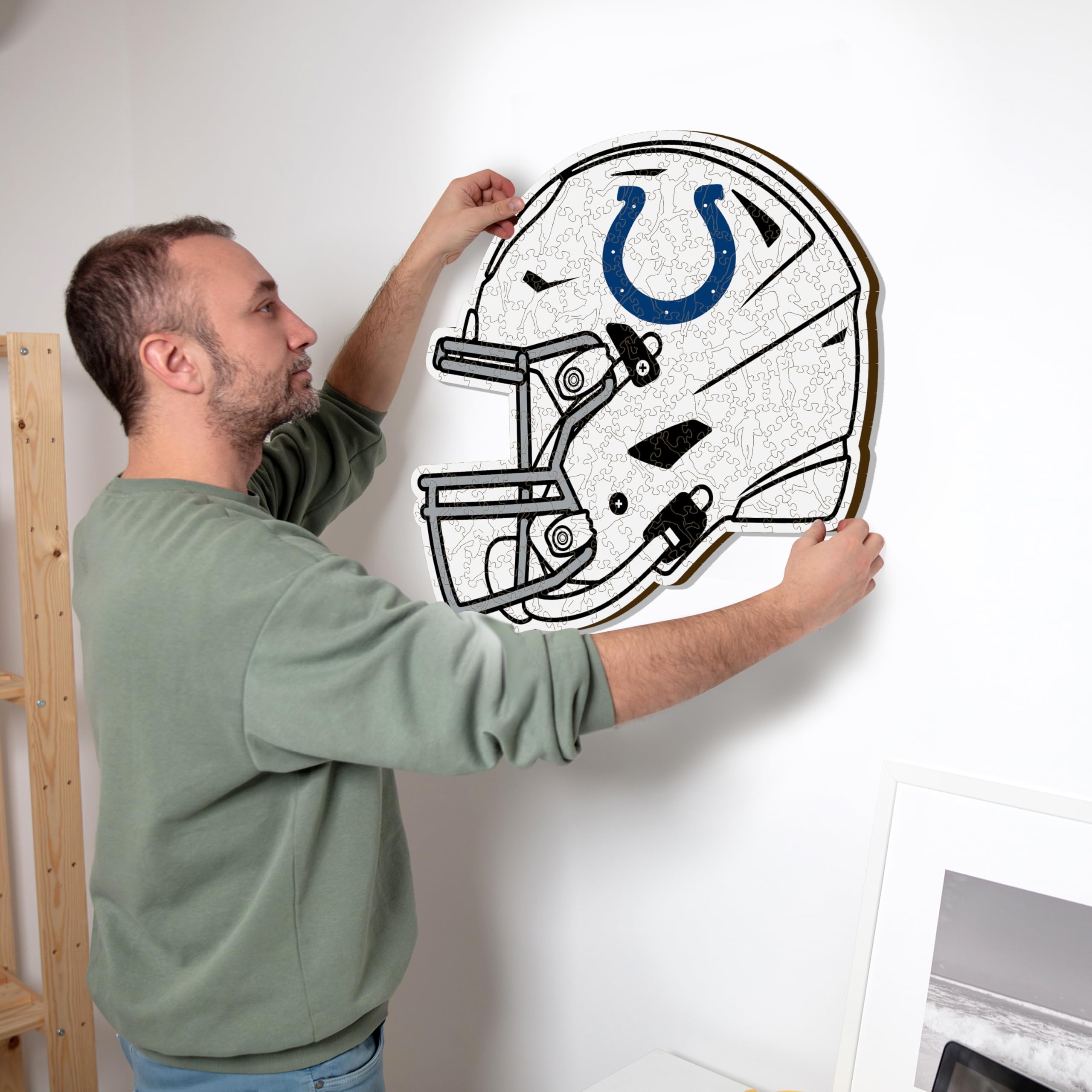 Iconic Puzzles - Indianapolis Colts Oficjalnie Licencjonowany NFL Drewniany kask Jigsaw Puzzle w 100% zrównoważony, prezent dla dorosłych i dzieci, rozmiar L, 500 sztuk