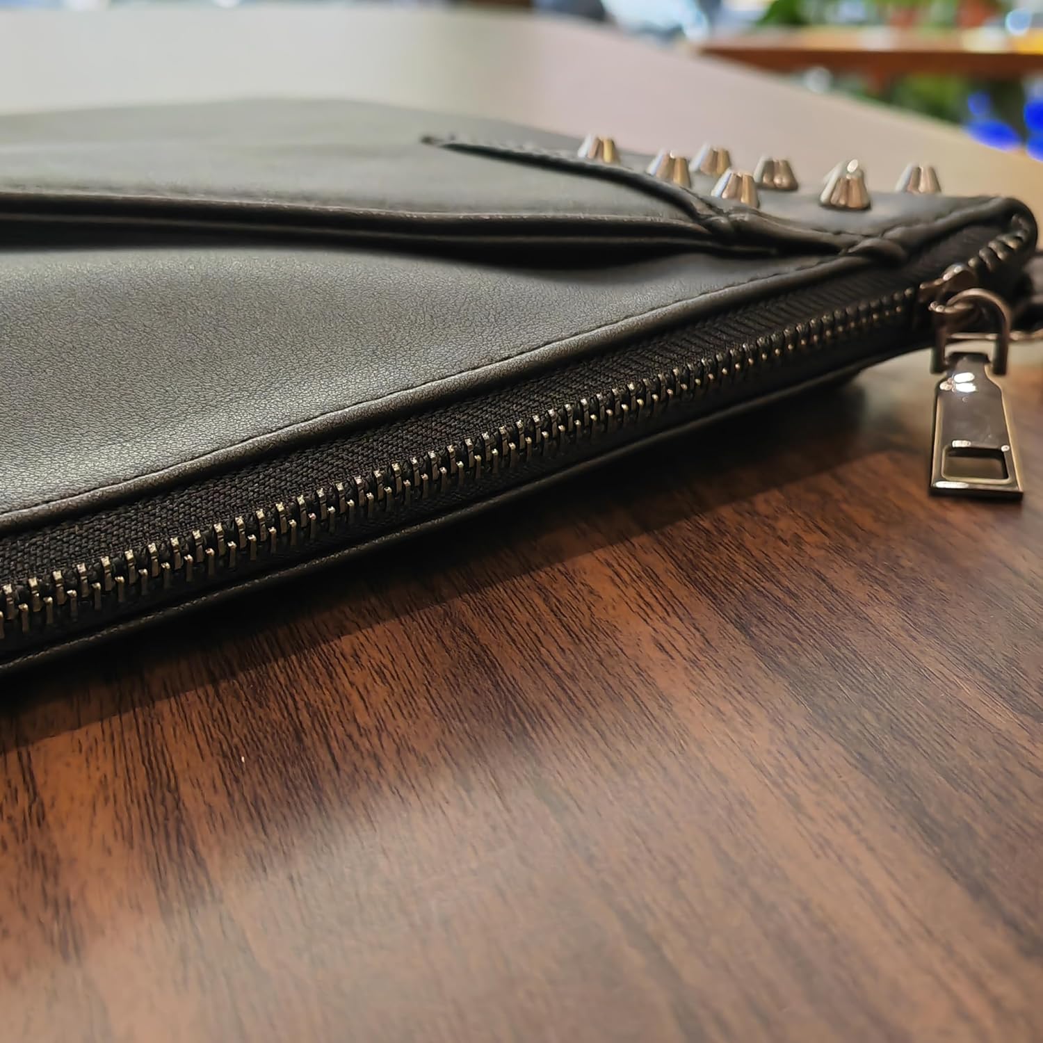 Fashion Women Clutches Rivet PU Leather Crossbody Bag Envelope Clutch Purse with Hand Strap - Image 6