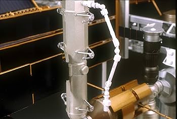 Amazon | ドイツレベル ISS 国際宇宙ステーション 1/144 R04841