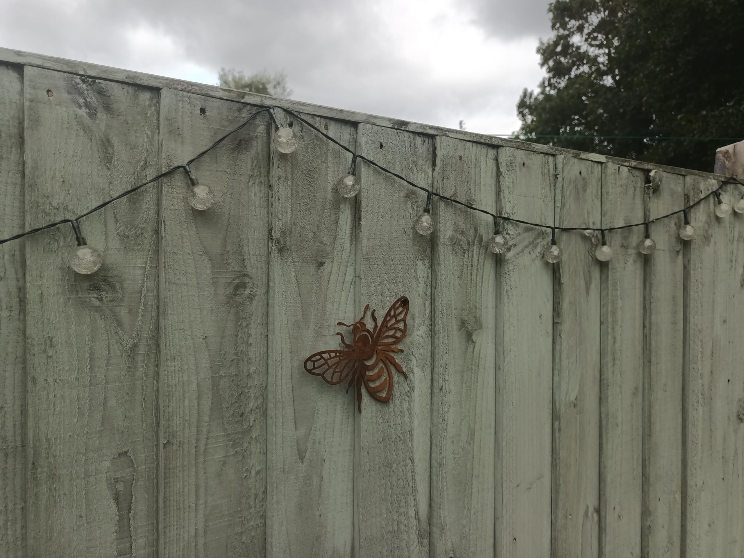 Paranoid Fish Rustic Bee Fence | Garden Ornament, Rusty Bumble Bee Animal Art - Image 2
