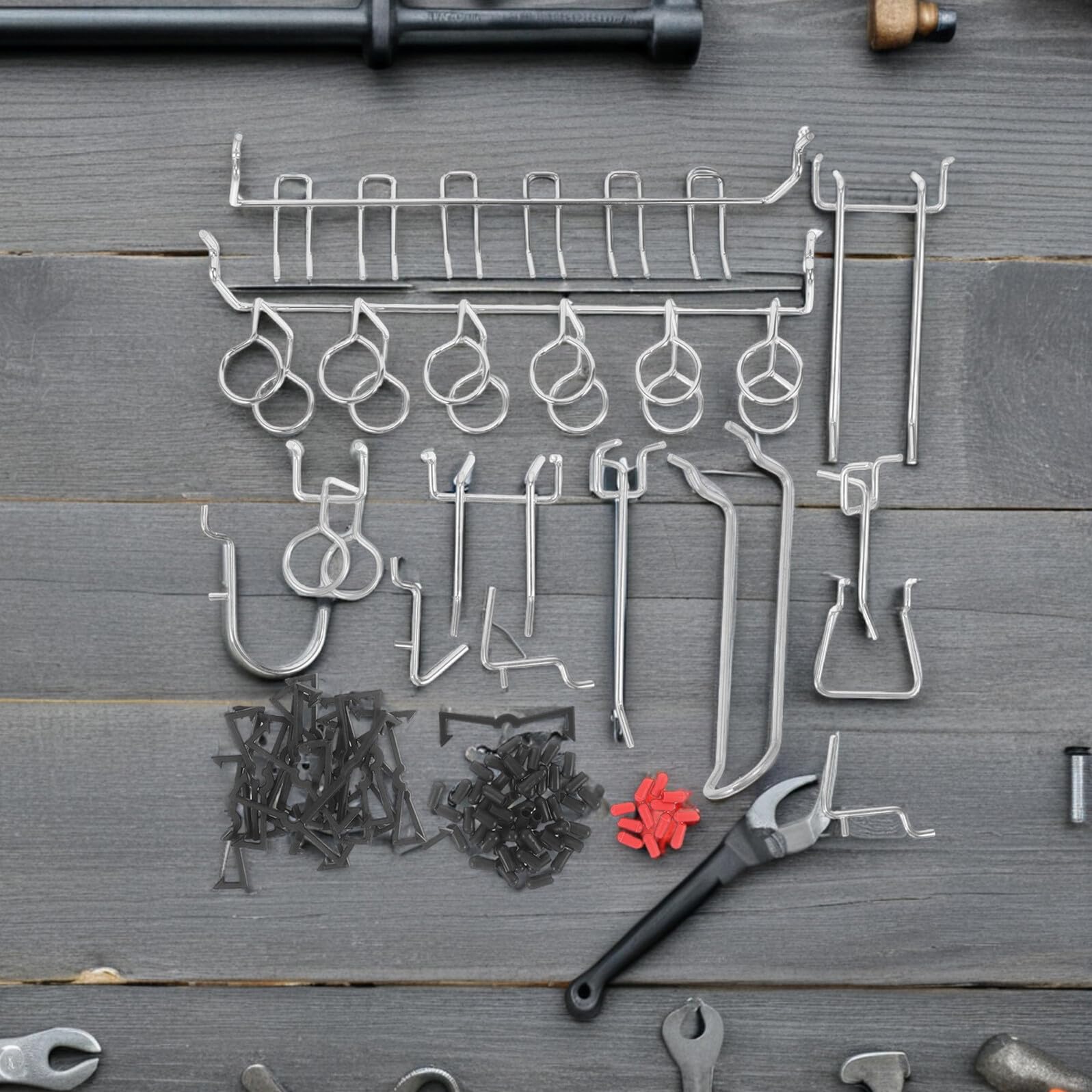 2 Zestawy Metalowych Haków Półkę Do Pegboard z Antypoślizgowymi Osłonkami Organizery Narzędzia i Akcesoria Do Garażu Warsztatu Kuchni i Biura