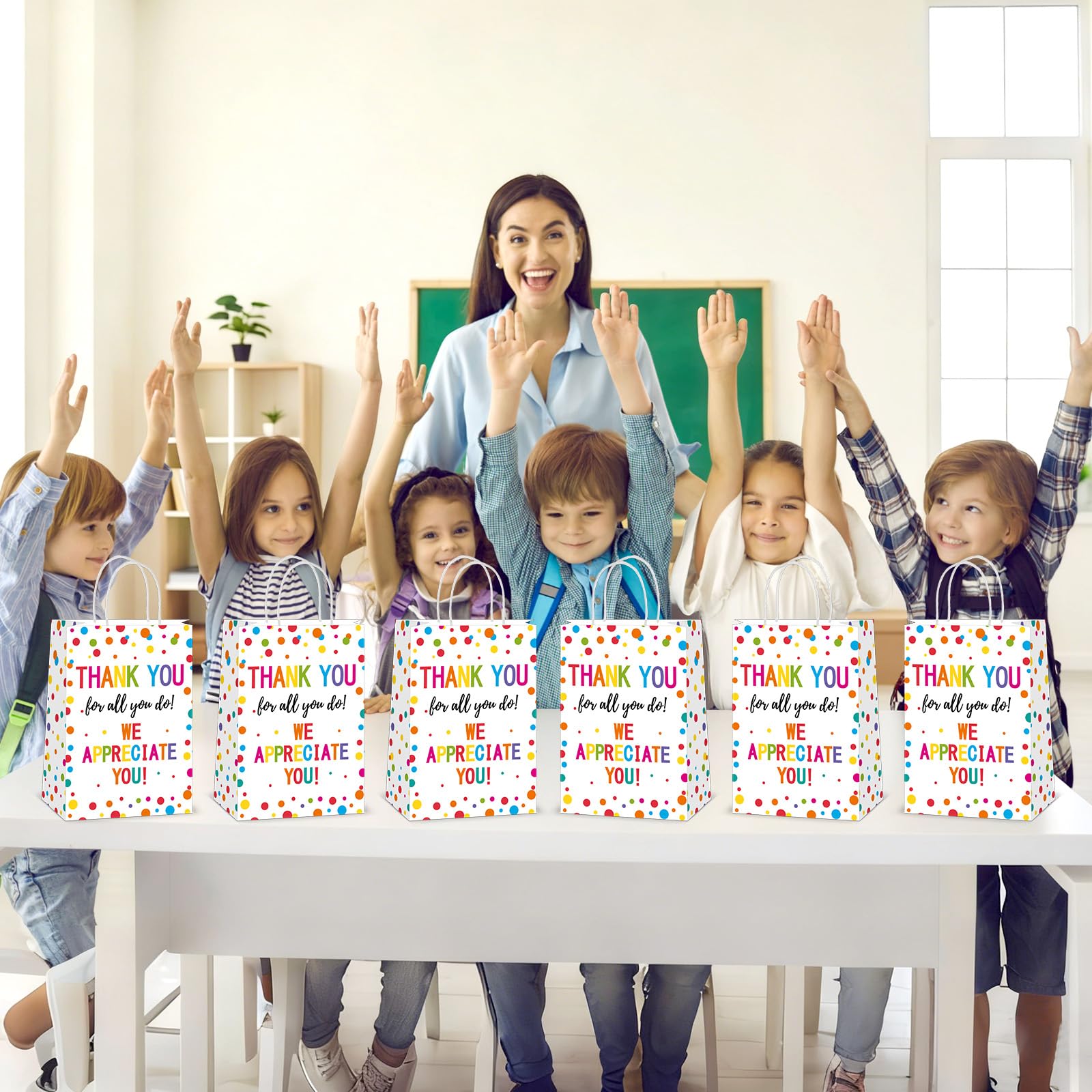 Oitnlaughter 12 Pcs We Appreciate You Paper Gift Bags Thank You for All You Do Goodie Bag Be Thankful to Teacher Doctor Staff Treat Bag Decoration for Thank You Party Favors Supplies 8 x 6 x 3inch