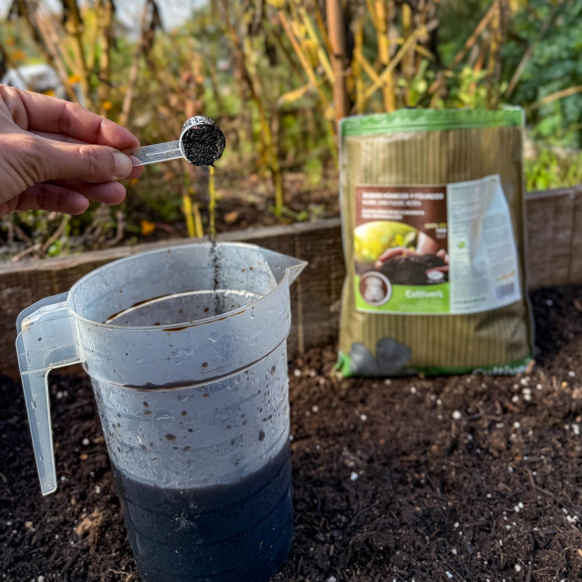 CULTIVERS Engrais acide humique et fulvique 5 kg. Engrais super concentré à 82%. Produit Leonardite 100% soluble. avec enregistrement écologique