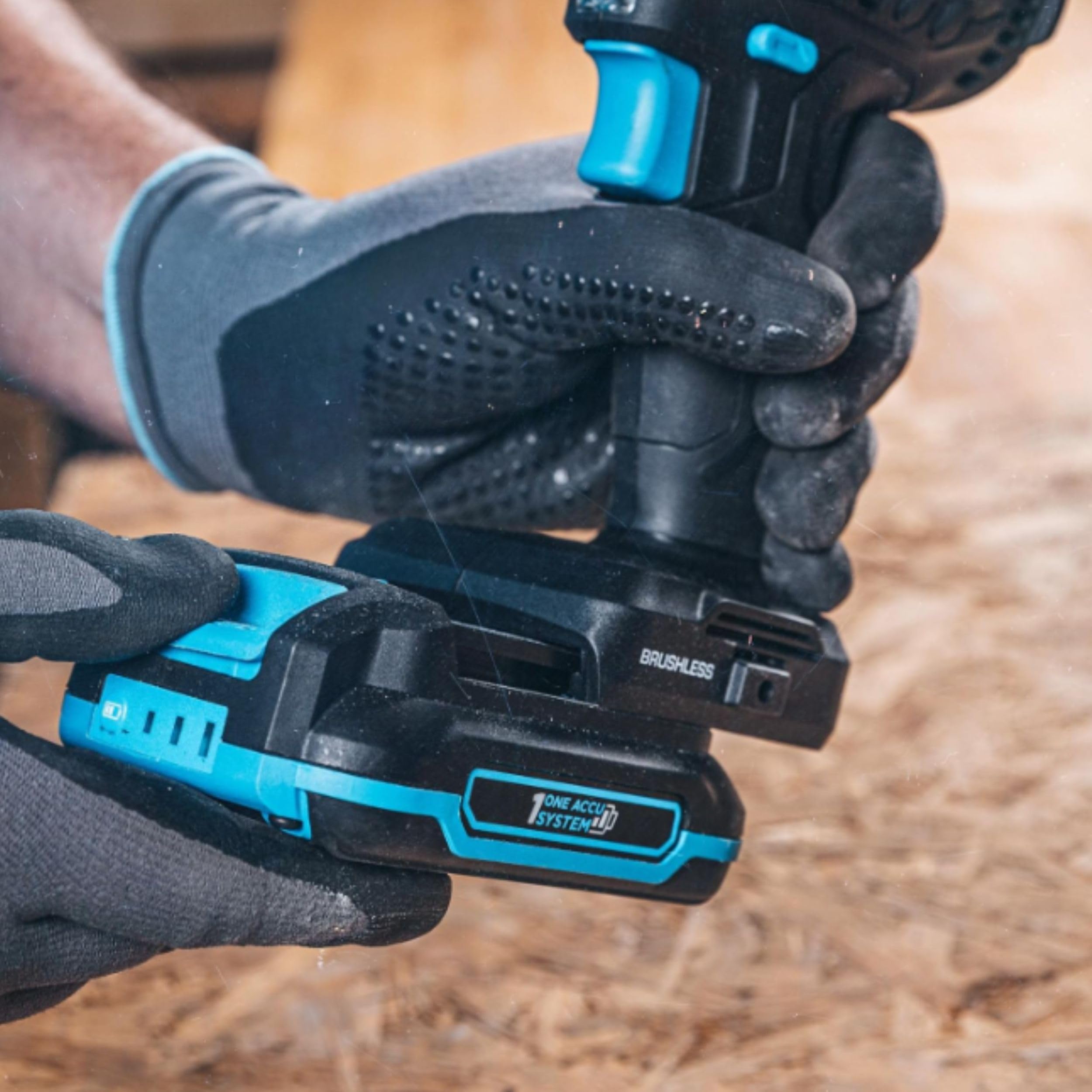 Batería HÖGERT TECHNIK 4,0 Ah 18 V, tecnología de Iones de Litio, protección contra sobrecalentamiento y Cortocircuitos, indicador de Estado de Carga, Ideal para Todos los Dispositivos de 18 V
