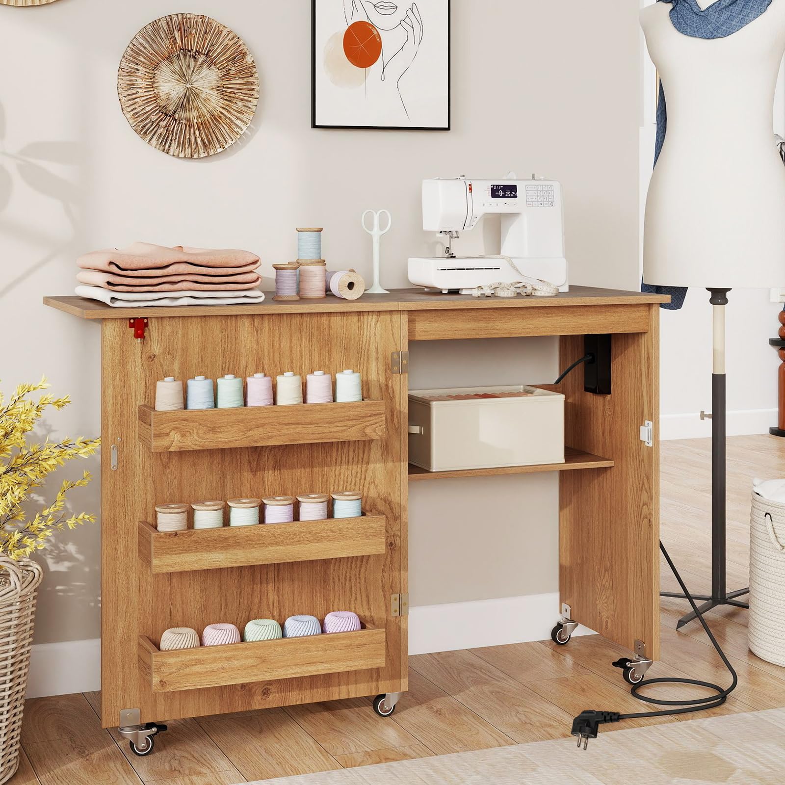 GIANTEX Table de Couture sur roulettes, Meuble Machine à Coudre, Station de Recharge, 4 Plateaux Ouvert de Rangement, Grand Plan de Travail, Meuble Couture Pliant pour Salon, Bureau, Naturel
