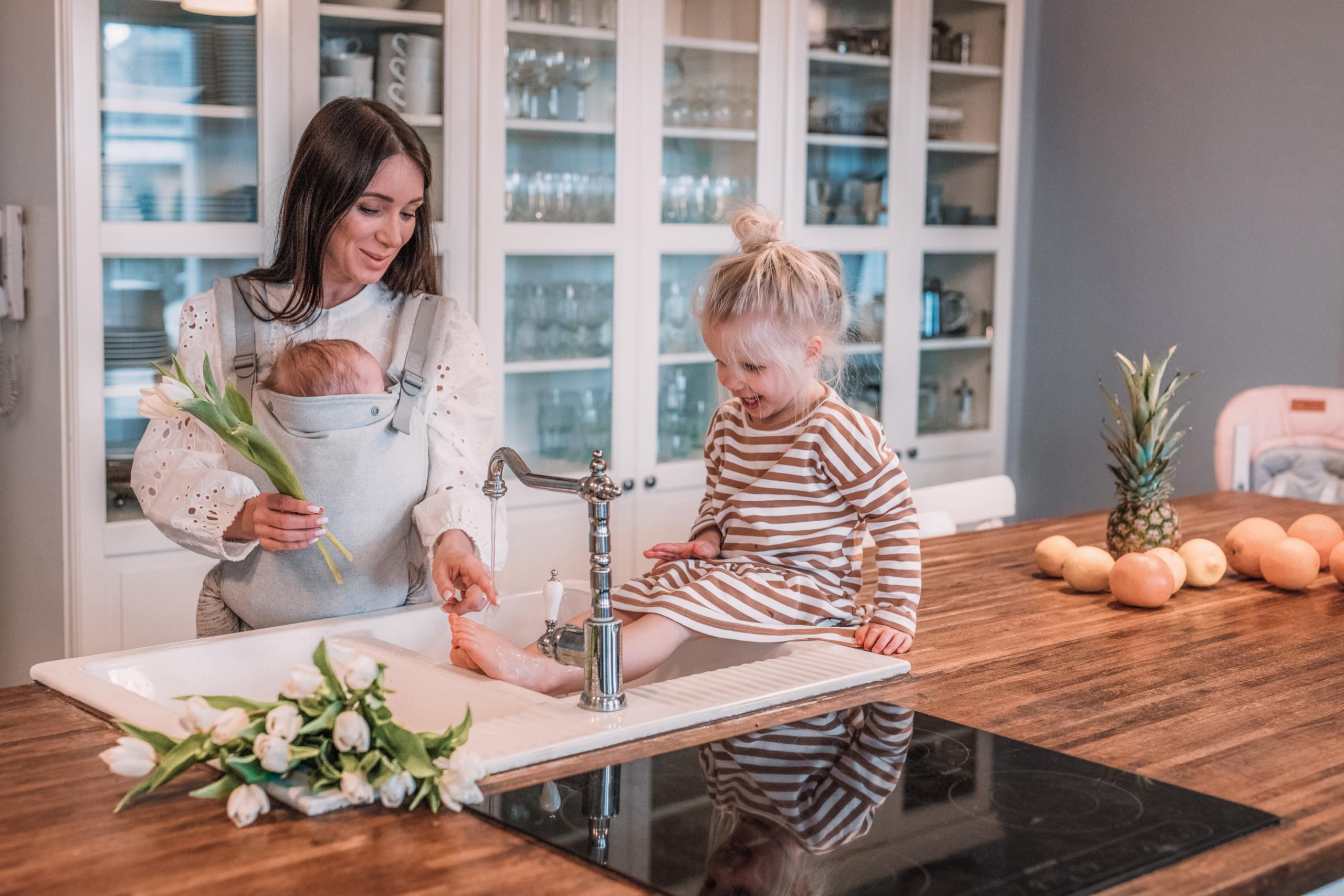 Marsupio MoMi COLLET per bambini di 3-48 mesi (peso 4-20 kg), 2 posizioni di sostegno con 6 punti di regolazione, con cappuccio e poggiatesta per il bambino