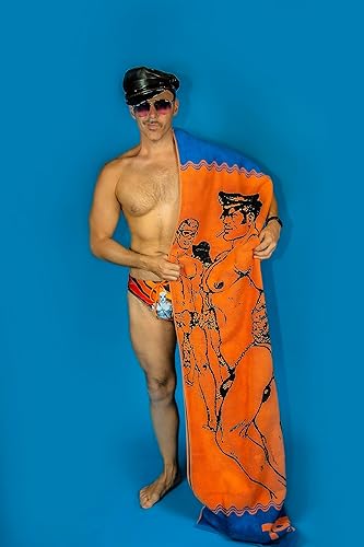 Vista 3 de Tom of Finland Toalla de playa de lujo (Gay)