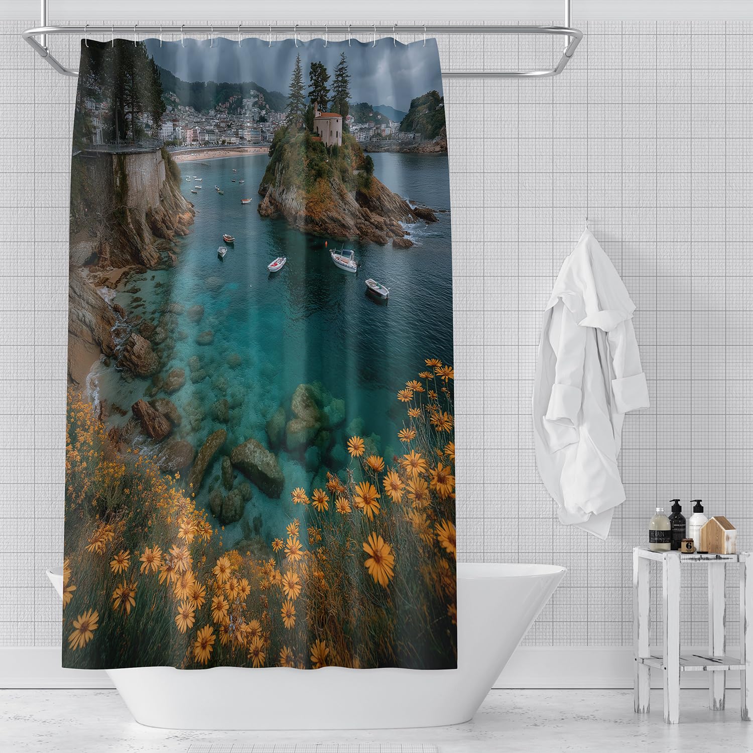 Cortina de Ducha de Pueblo Costero para Baño,con Estampado de Aguas Turquesas,Barcos y Flores Amarillas,Tela de Poliéster Impermeable con Ganchos de Plástico,200Anx200Alcm (1 Panel)