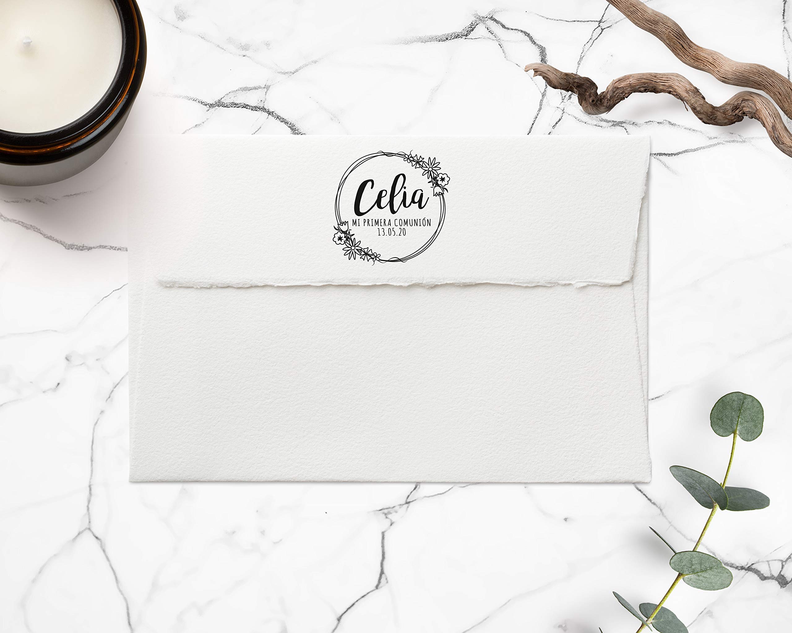 Stamp by Me | Sello Personalizado para Comunión | 4 Diseños | Sello de Madera | Sello de Comunión | Ideal para Sobres e Invitaciones | Con Tampón de Tinta Opcional | Nombre y Fecha | Corona Flores
