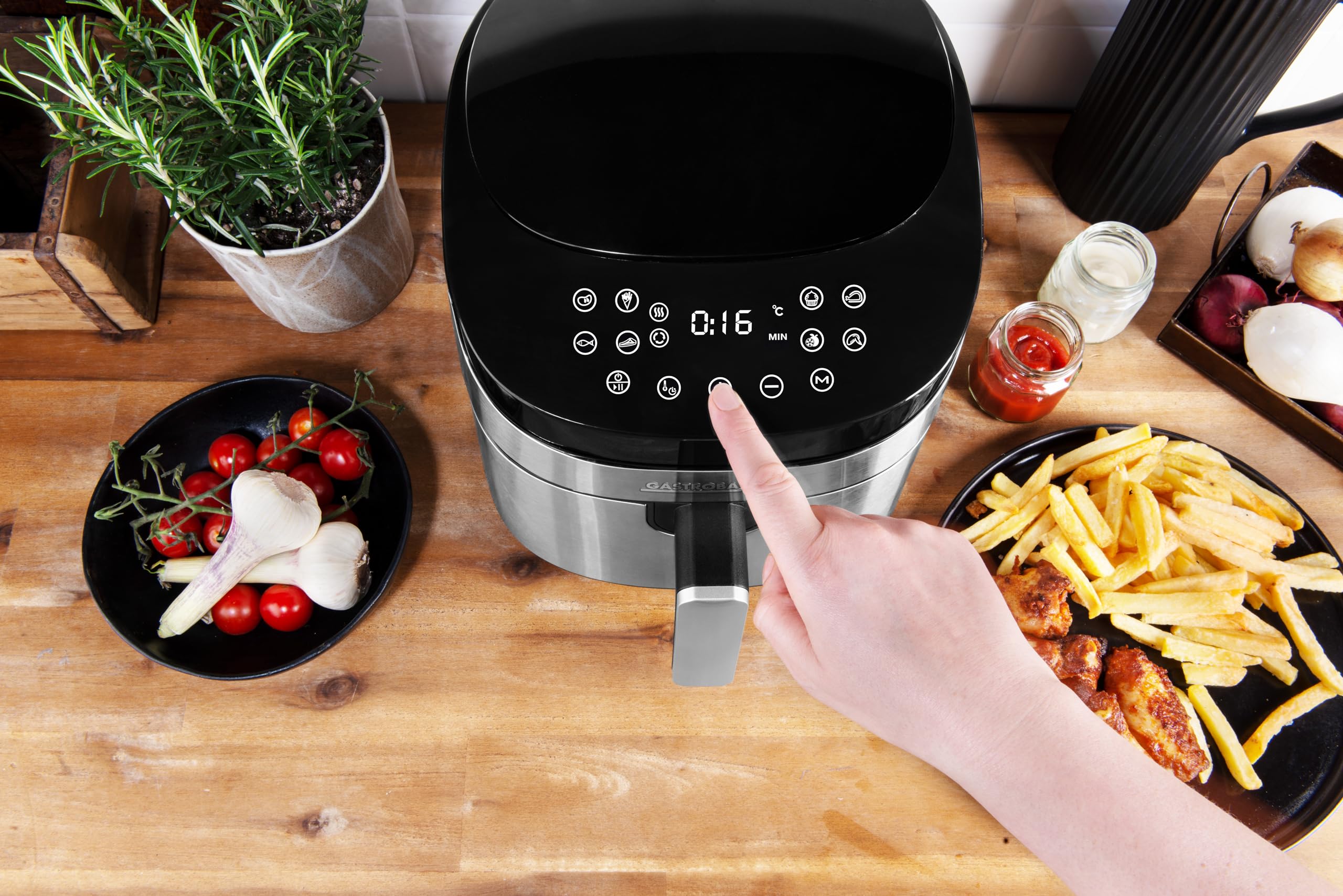 GASTROBACK #42582 Design Heißluftfritteuse Air Pro, Air Fryer mit 3,7 Liter Füllvolumen, 8 voreingestellte Programme, Touch-Bedienfeld, Schwarz-silber