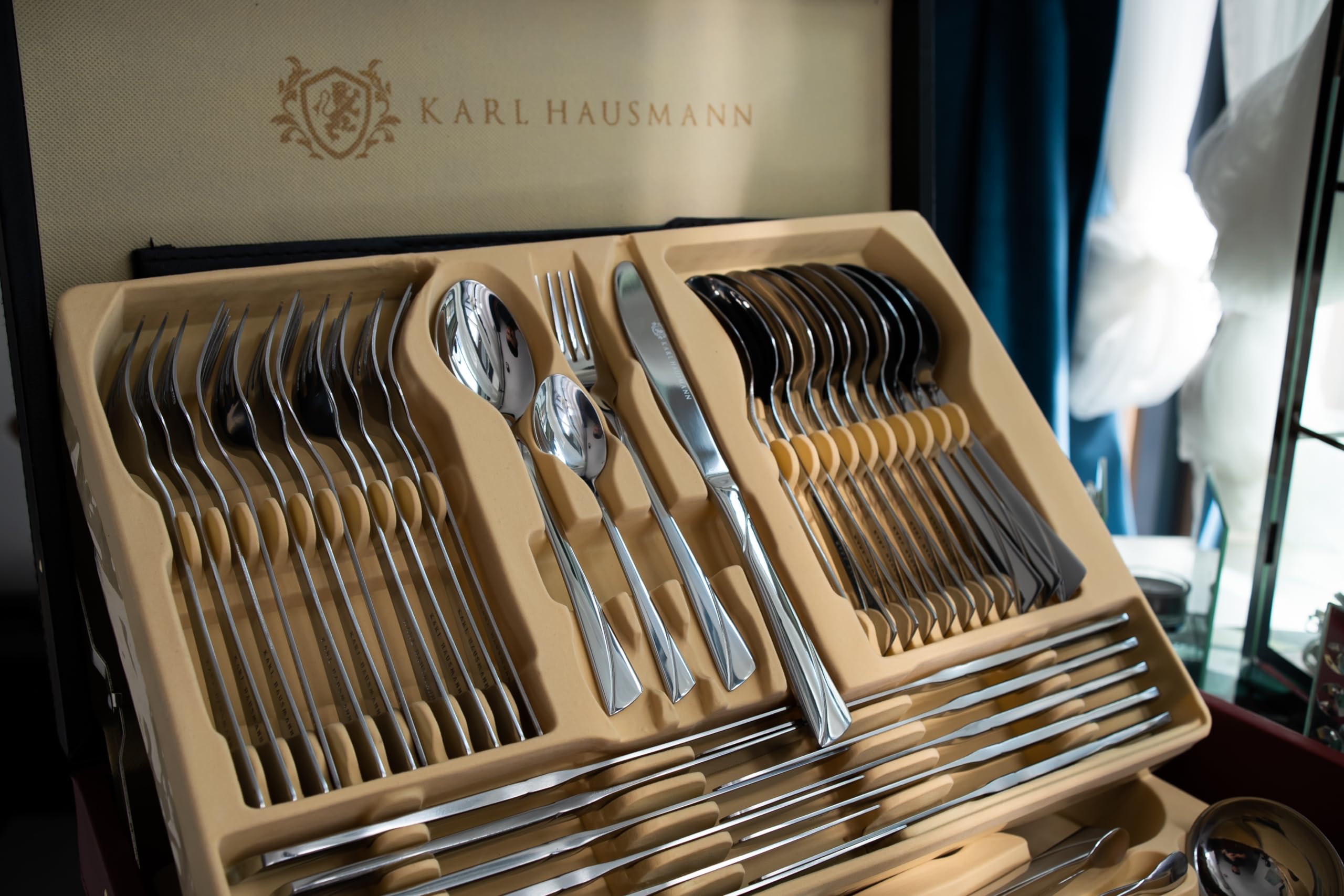 KARL HAUSMANN Set Posate 12 Persone, 72 Pezzi in Acciaio Inox 18/0 con Valigetta - Servizio Posate con Coltelli Forchette Cucchiai + Posate da Servizio, Lucido, Lavabili in Lavastovigli