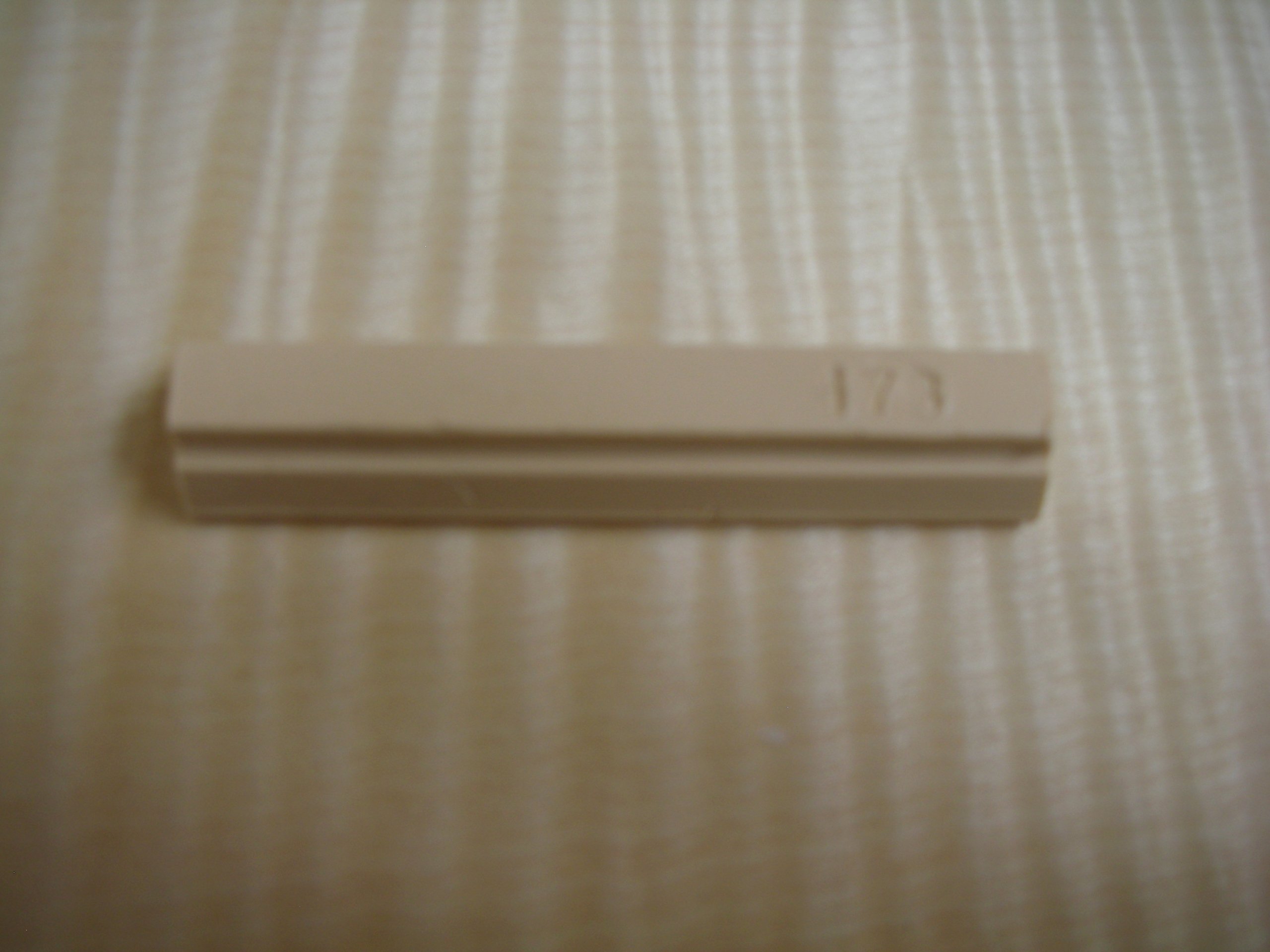 Veneers Online Ltd No178 Natural Maple Soft Wax Wood Filler Scratch Repair Stick