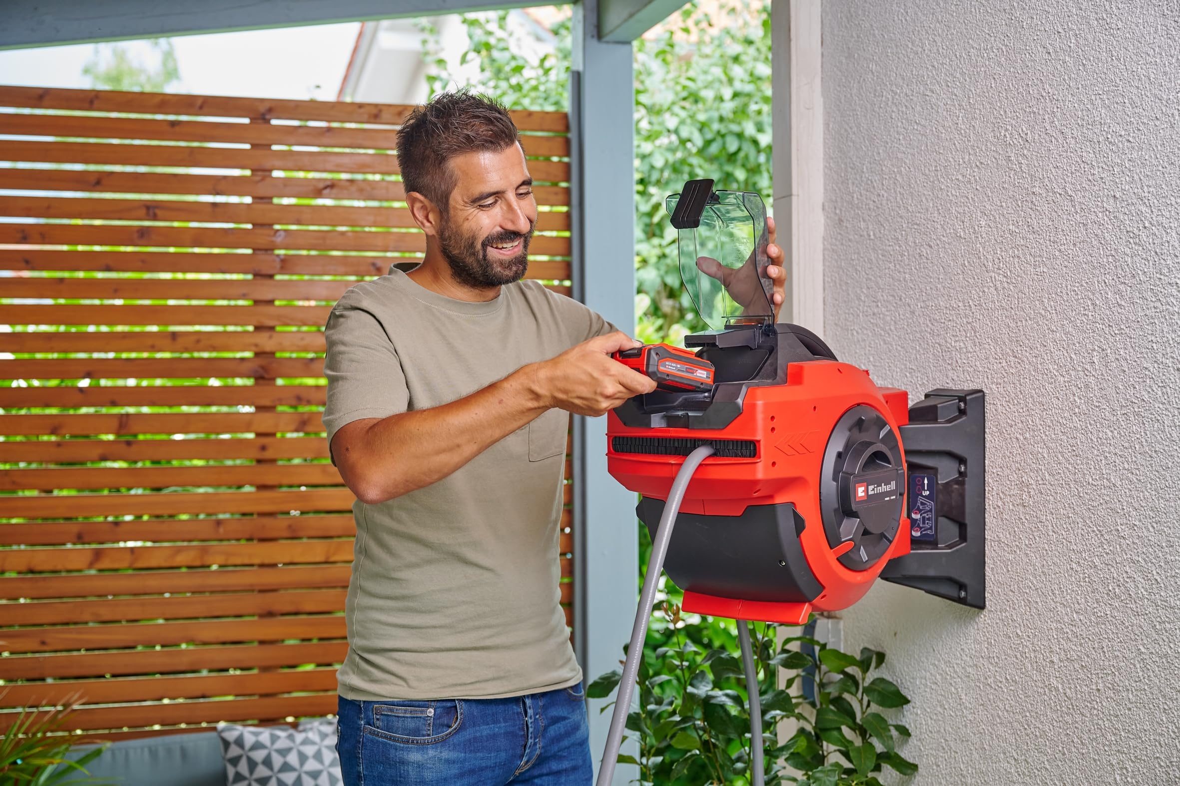 Einhell Akku-Schlauchtrommel GE-HR 18/30 WH Li-Solo (18 V, automatische Schlauchaufwicklung, 180° schwenkbar, Wandhalterung, 1,5 m Anschlussschlauch, ohne Akku & Schlauch)