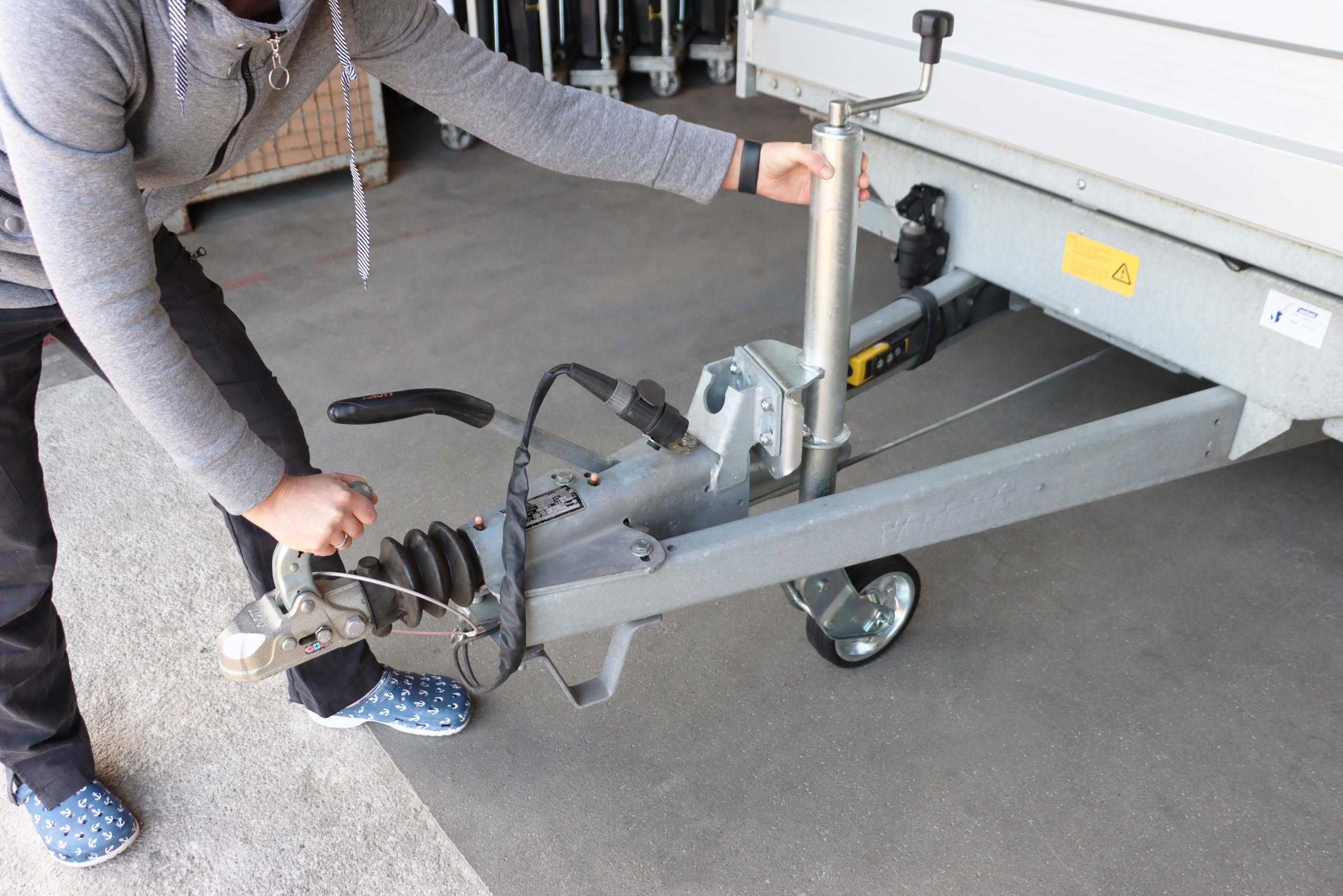The Drive | Anhänger Stützrad 500KG | vollautomatik | Ø 60mm Rohr mit Anbauflansch | inkl. Anbausatz | Schwerlast mit erhöhter Tragfähigkeit | perfekt für Anhänger, Wohnwagen, Trailer