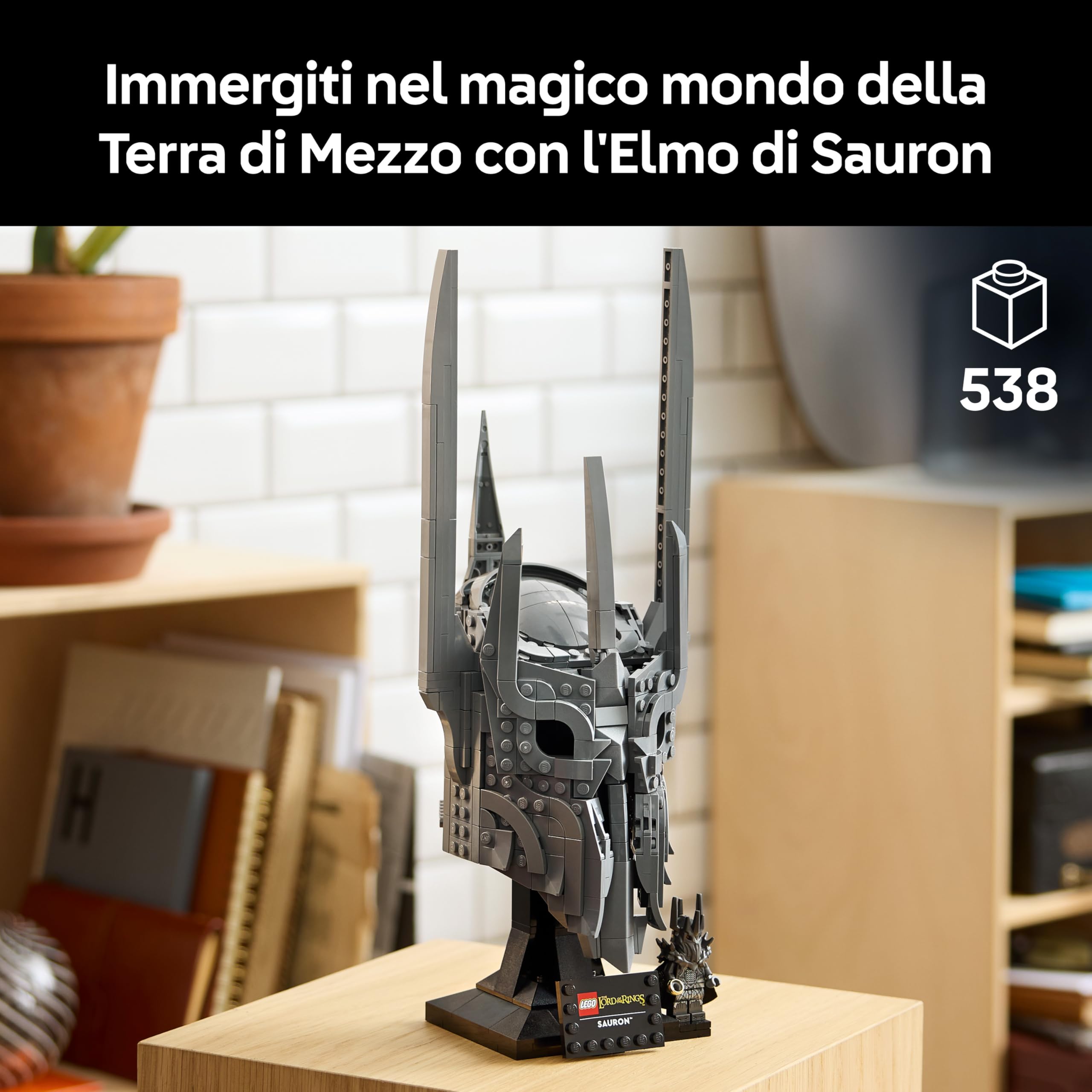 LEGO Icons Il Signore degli Anelli: Elmo di Sauron - Kit di Modellismo da Esposizione per Adulti - con l'Unico Anello e una Minifigure da Collezione - Idea Regalo Fai da Te per i Fan dei Film - 11373