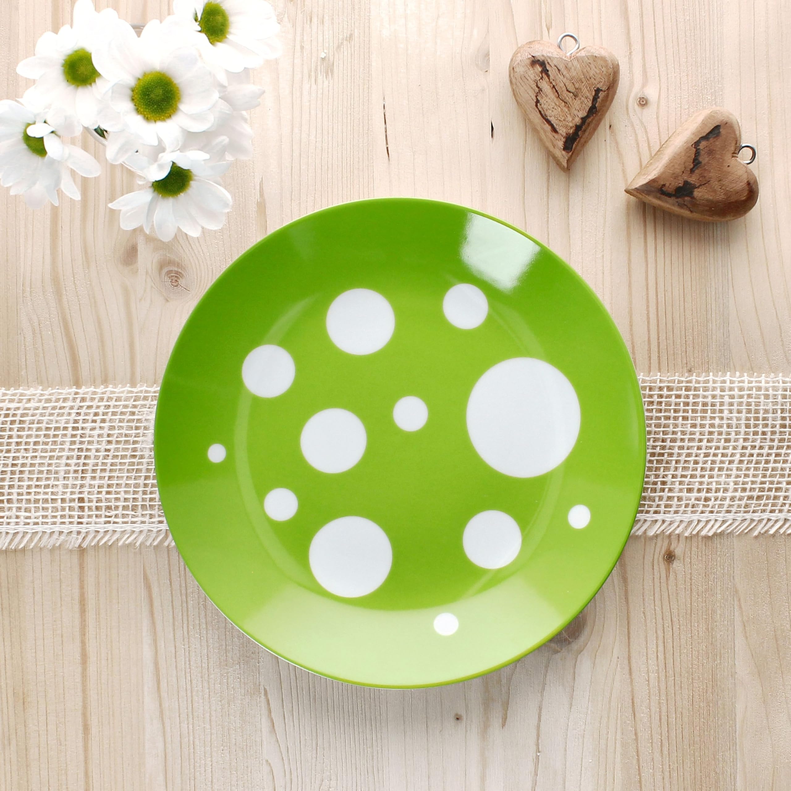 MamboCat Pula grün 6er Set Kuchenteller I weißes Porzellan-Frühstücksteller mit Punkten für 6 Personen I kleine Teller für Salat, Dessert, Fingerfood & Co.