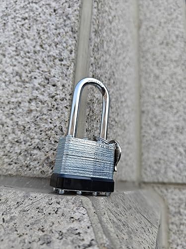 Miniatura 9 de Candados de acero laminado con llave similar con grillete largo para cobertizos, vallas y casilleros (paquete de 48)