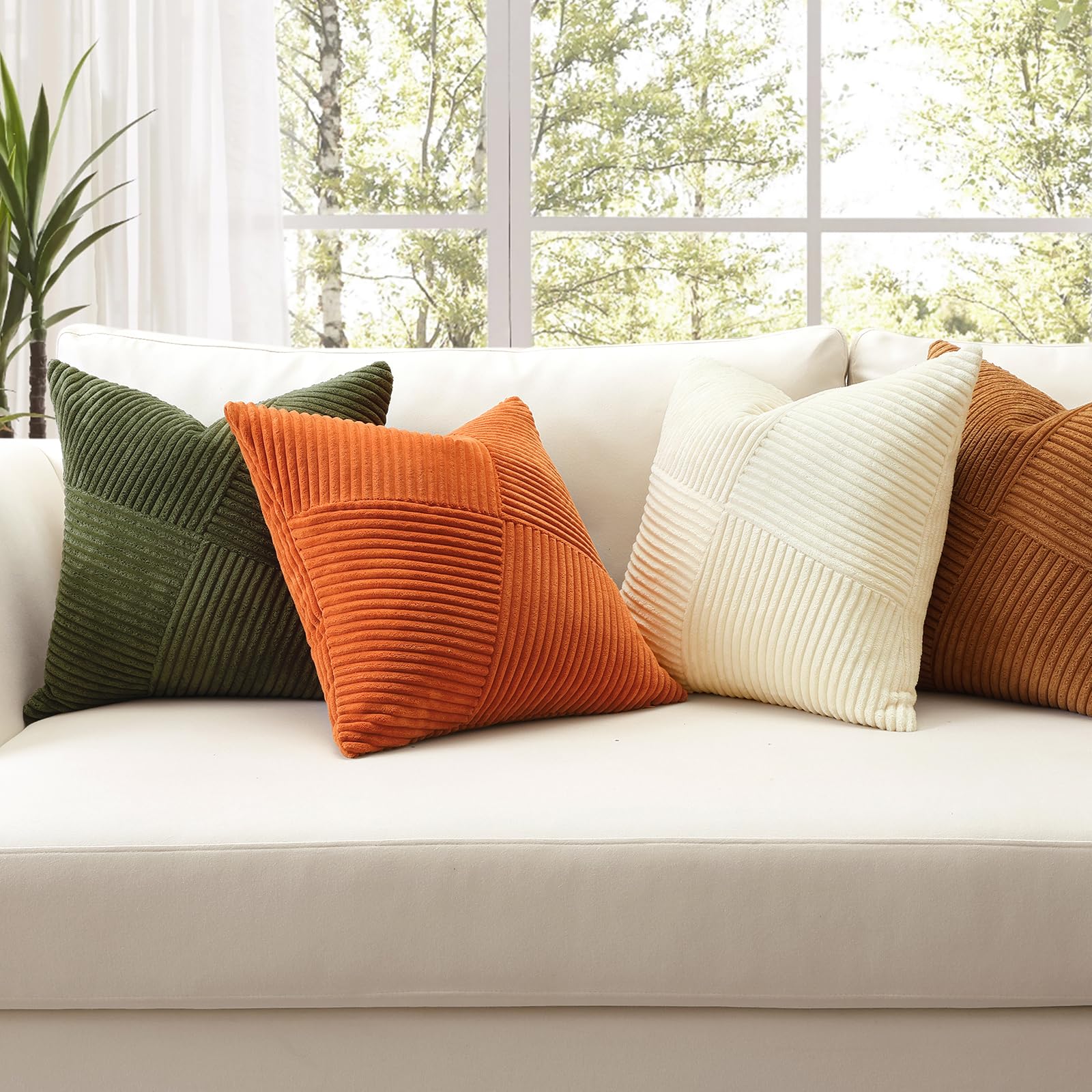 OTOSTAR Lot de 4 housses de coussin décoratives carrées en velours côtelé doux de style rustique de style rustique - Mélange d'automne pour canapé, chambre à coucher, salon, 61 x 61 cm, vert olive