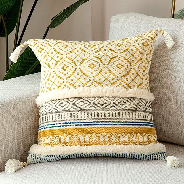 hi-home Boho Cushion Covers 45x45cm, Tufted Decorative Throw Pillow Covers Square Pillowcases with Tassels for Couch Sofa Bedroom Livingroom, Soft Cotton Pillow Case with Invisible Zipper (Yellow)