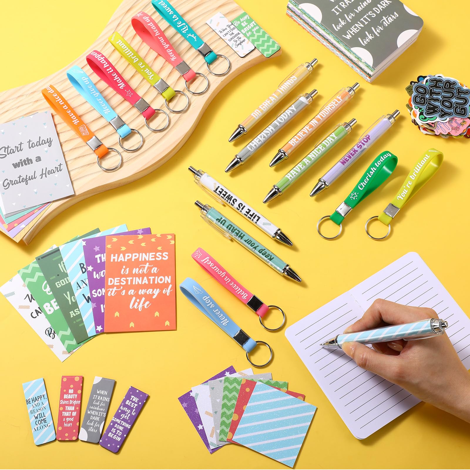 Pasimy 218 piezas de artículos de papelería inspiradores, mini bloc de notas motivacionales, marcadores para libros, calcomanías para aliviar el estrés, llaveros de silicona inspiradores para niños y