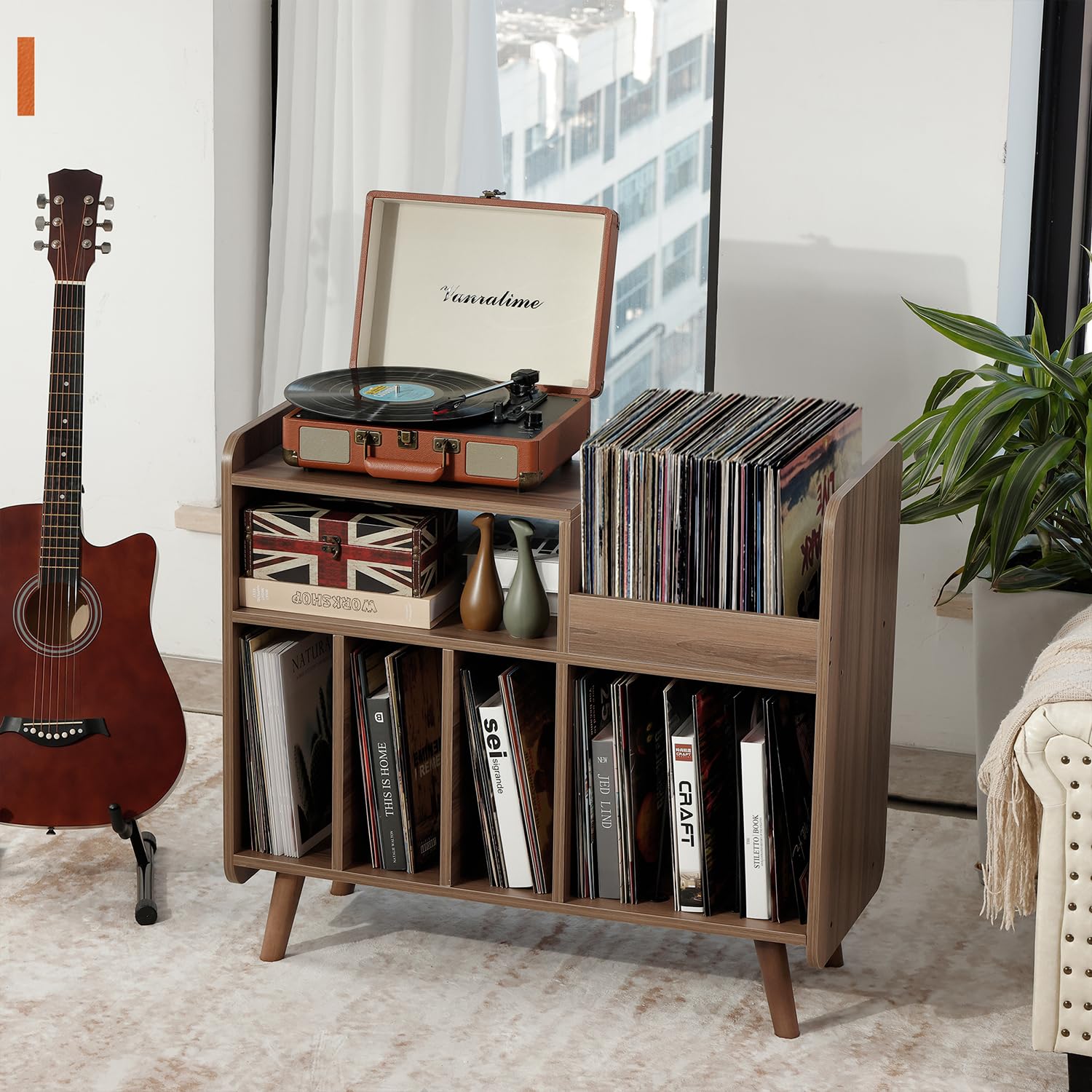 Table de tourne-disque du milieu du siècle avec rangement en vinyle pour jusqu'à 350 albums, armoire à disques vinyle avec étagères réglables, noyer