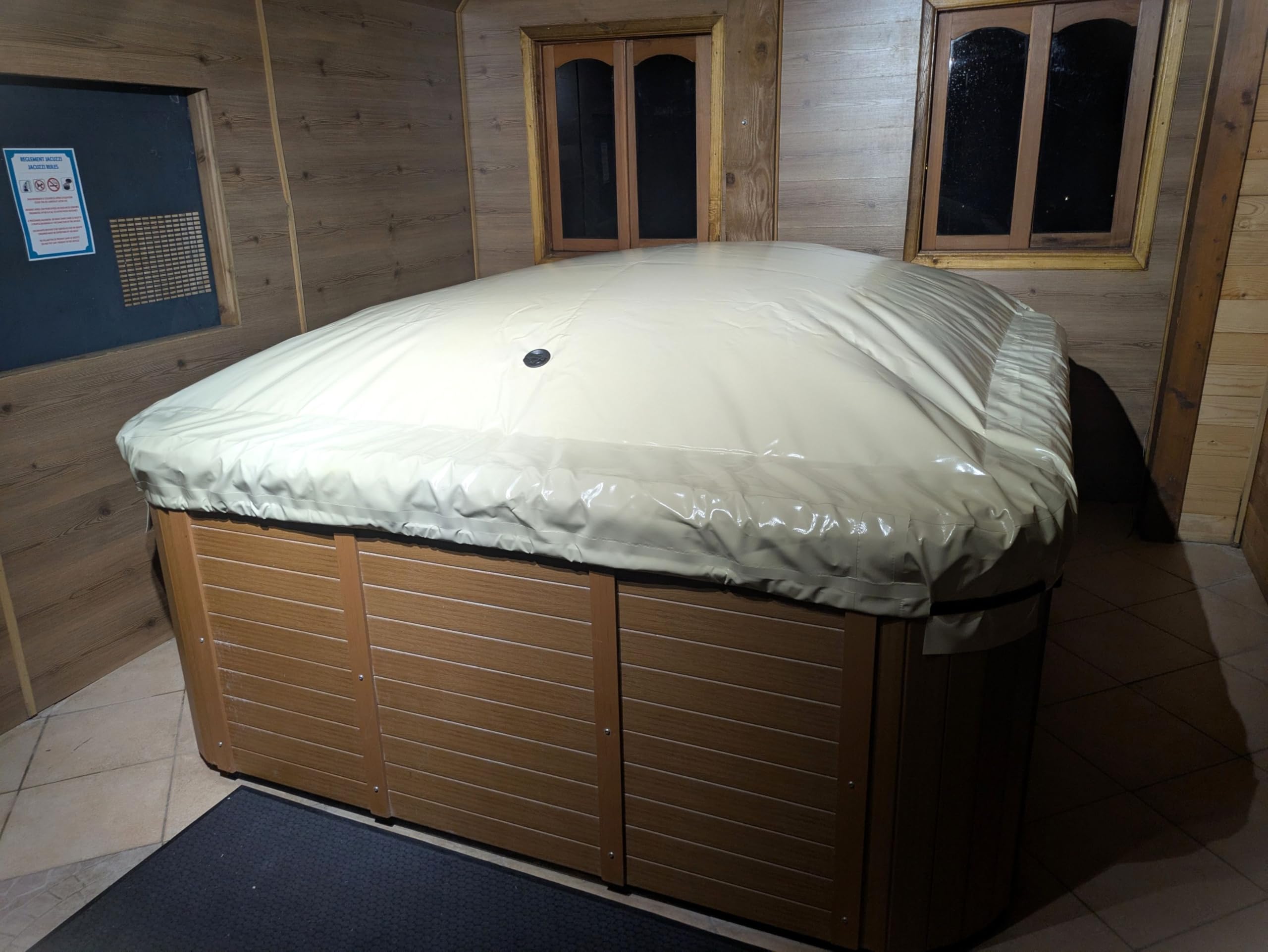 Couverture Gonflable Sp'Ump pour Spa Extérieur - Spa Inférieur à 2,6m x 2,6m - Bâche Sable