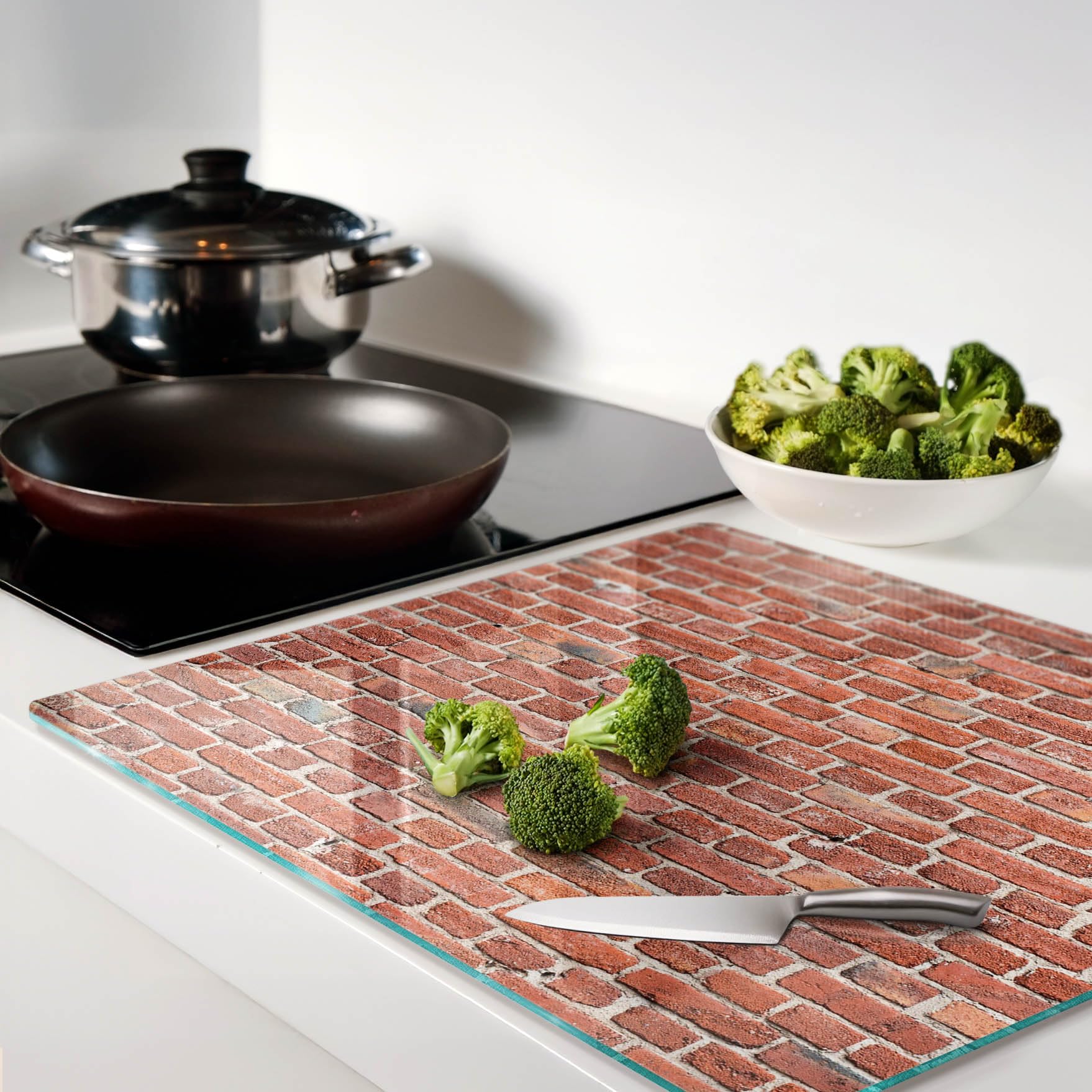 Tagliere in Vetro Protezione 60x52 cm Resistente al Calore Facile da Pulire da Cucina con Stampe con Piedini Antiscivolo Antigraffio Durevole e Igienico Rettangolare - Effetto muro di mattoni