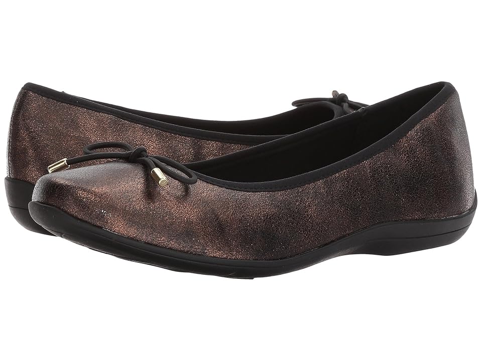 

Soft Style Heartbreaker (Bronze Metallic) Women's Flat Shoes