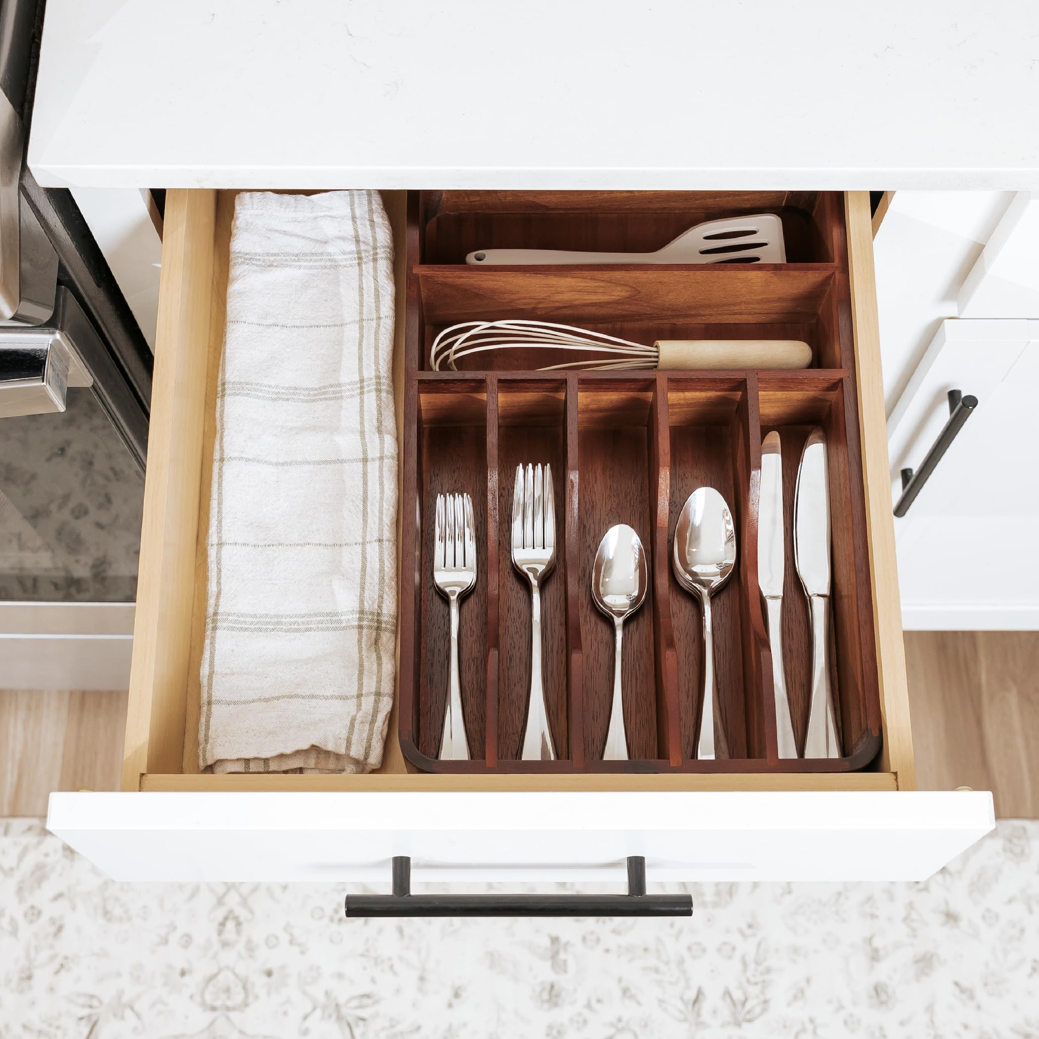 Organizador de cubiertos, cubiertos y utensilios para cajones de cocina, fijo de 10.5 pulgadas de ancho, 7 compartimentos de almacenamiento, pies antideslizantes, esquinas redondeadas, 8