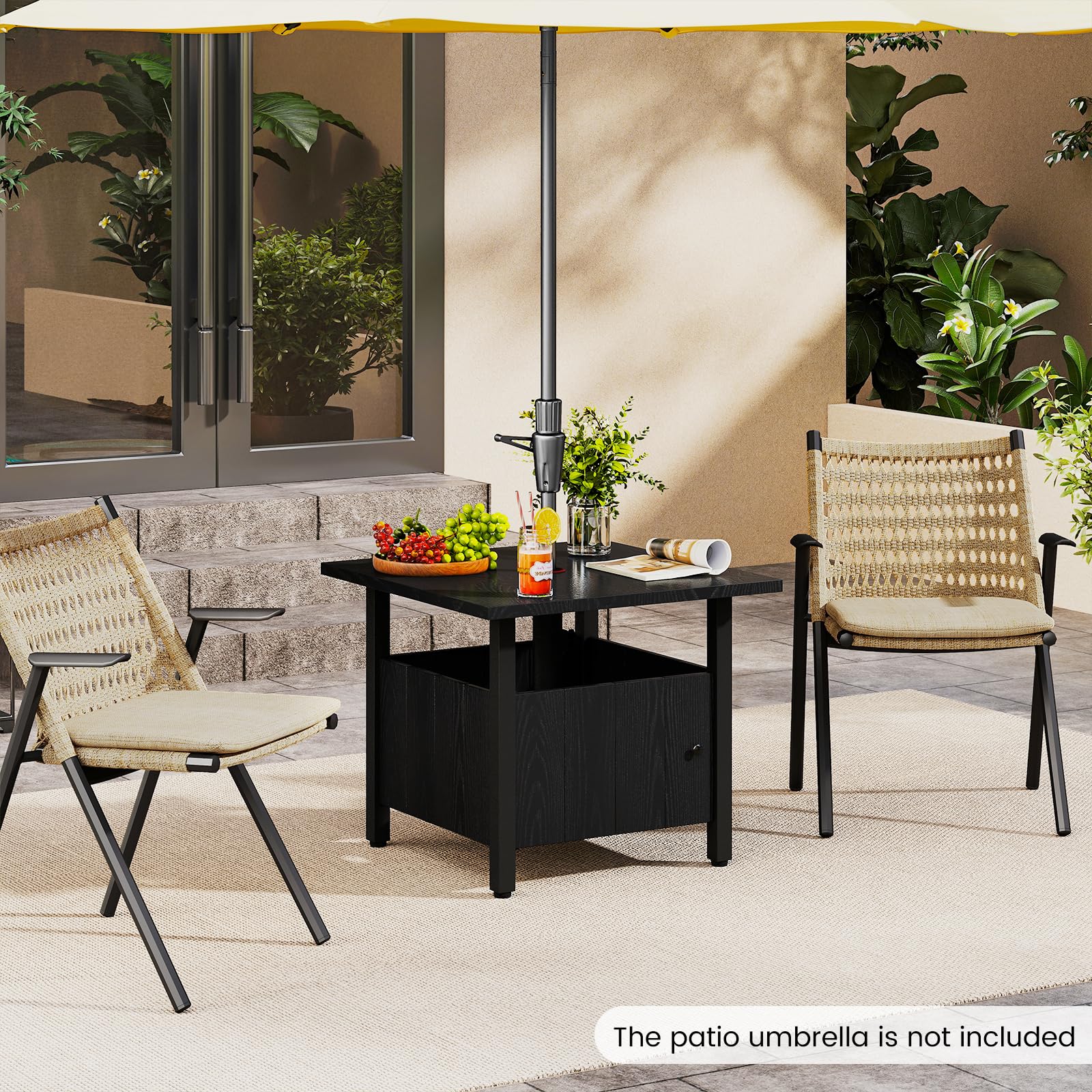 COSTWAY Stolik pomocniczy Outdoor, odporny na warunki atmosferyczne, metalowy stół ogrodowy z otworem na parasol i 2 workami na piasek, mały stolik balkonowy, stolik kawowy do ogrodu, na balkon, taras