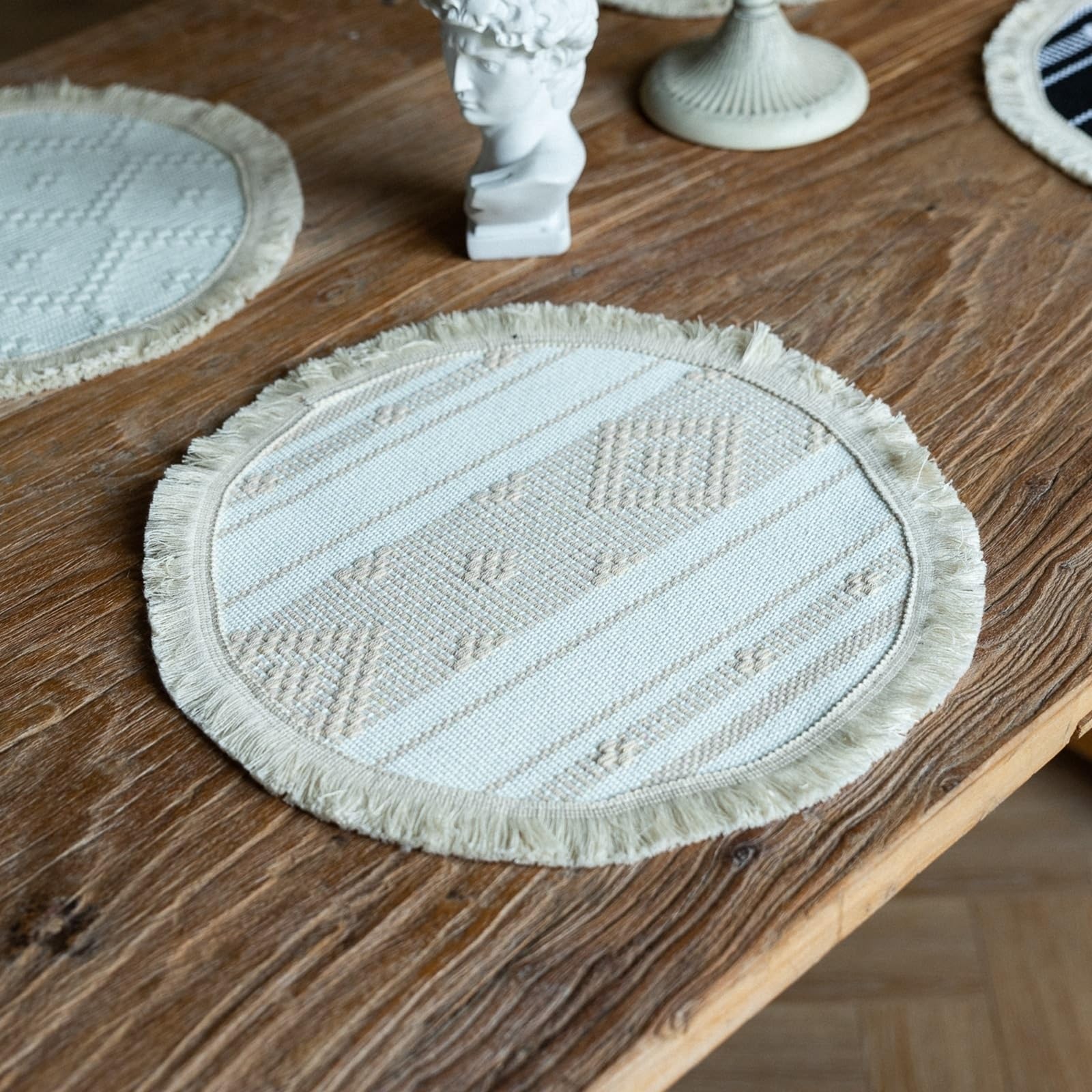 Placemat - Juego de 4 manteles individuales (38 cm), diseño geométrico de rombos y borlas