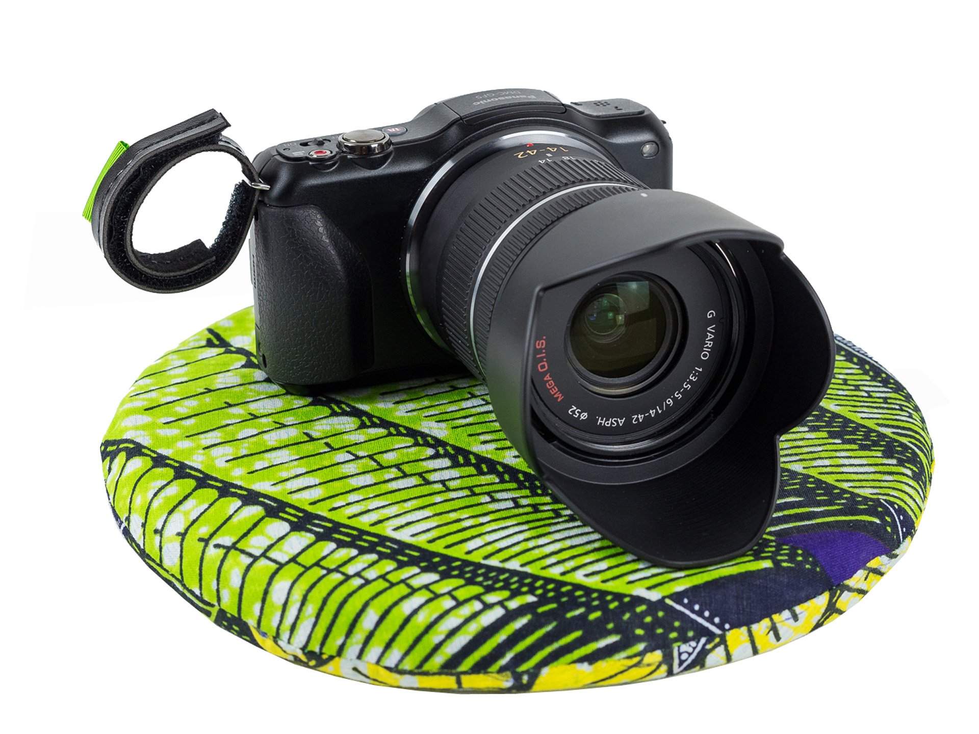 Cosy Speed Protective Pad for Compact System Cameras – Supports Campillow Development Family Foundation Can Project in Burundi – CAMSLINGER 105/160 Camera cases