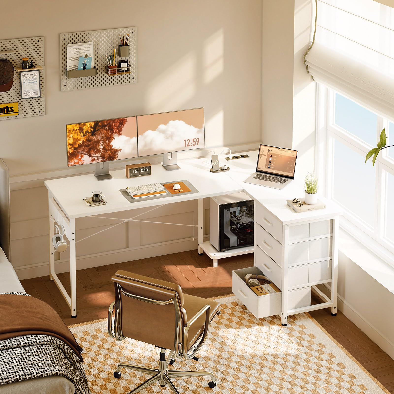 ODK Escritorio Esquinero con Cajones, 135×100 cm Escritorio en L con Enchufes y Puerto de Carga USB, Escritorio Esquina Reversible con Almacenamiento para Oficina en Casa, Blanco