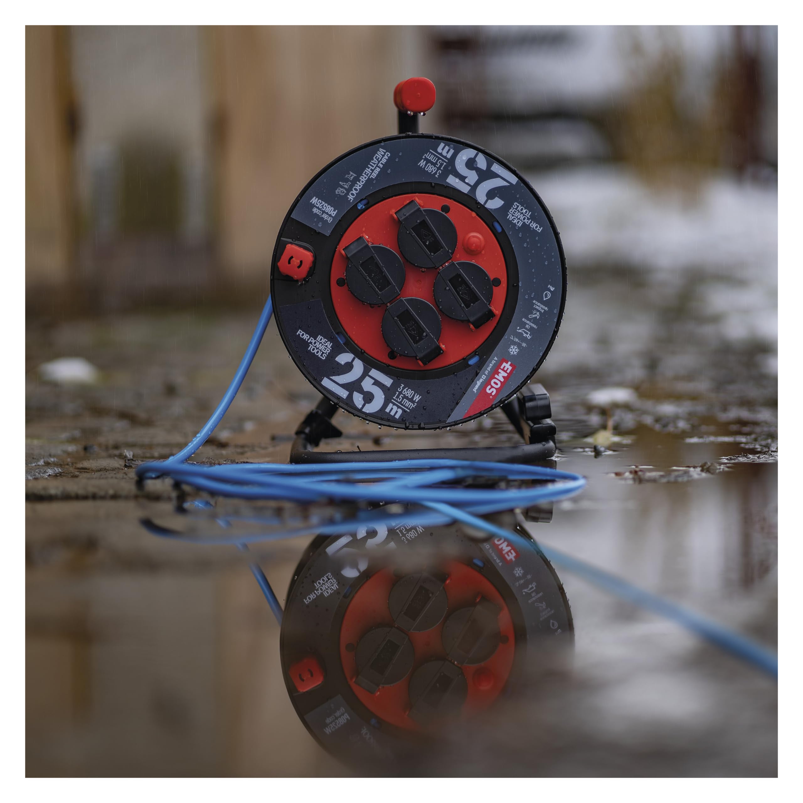 EMOS enrouleur de câble d'exteriéur, résistant au gel avec isolation en PVC durable, 25m de câble 1,5 mm2, 4 prises avec couvercles rabattables, IP44 étanche pour l'extérieur, l'industrie, le chantier