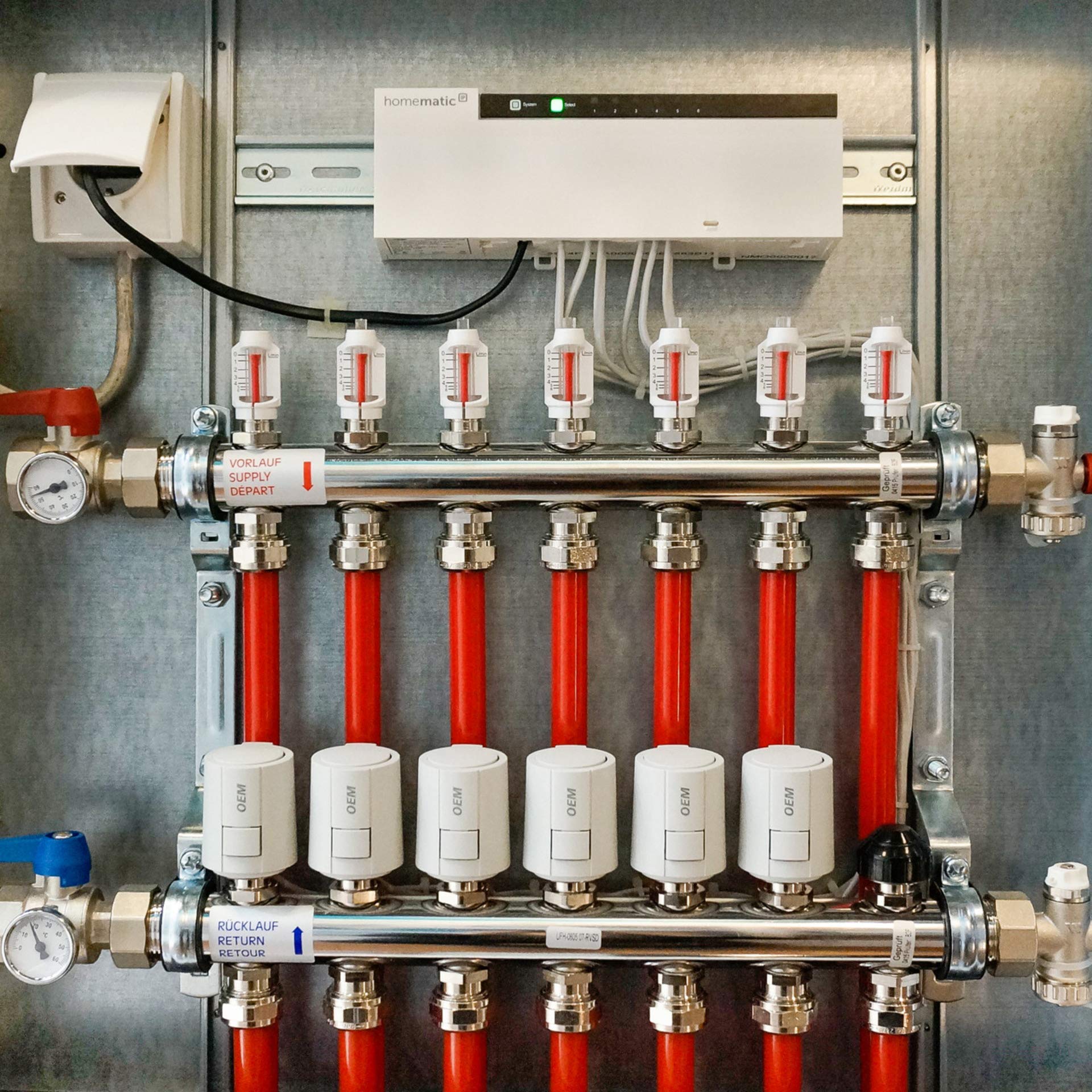 Homematic IP Fußbodenheizungscontroller – 10 Kanäle, 230 V, Smart Home, Digitale Steuerung Fußbodenheizung mit oder ohne App, Energie sparen, 142981A0